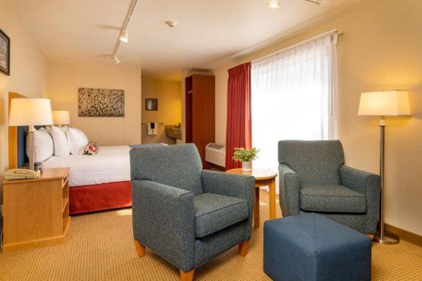 Balcony Fireplace King at the Obertal Inn,1087669099:JPEG