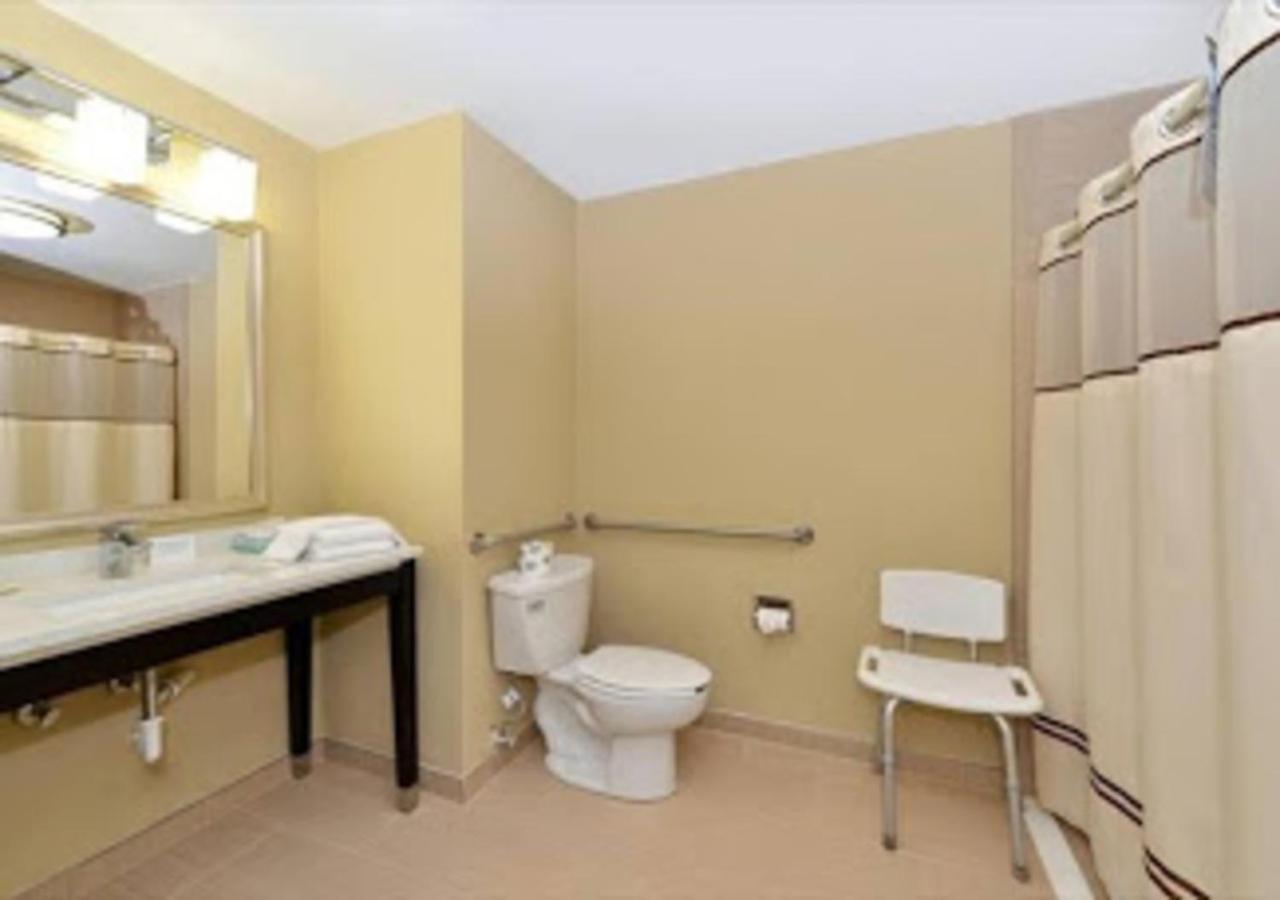King Suite - Accessible/Non-Smoking