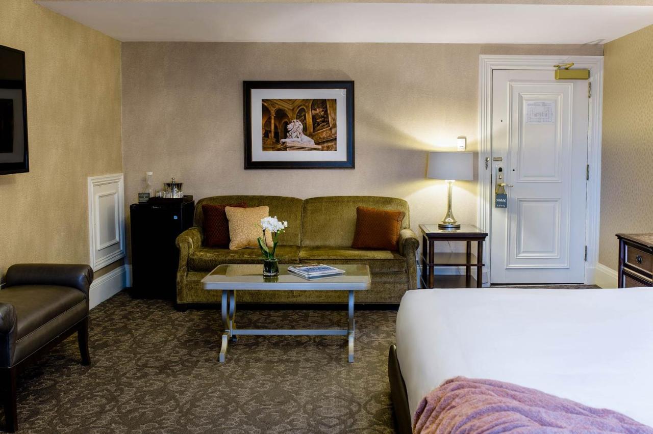 Deluxe Room One King