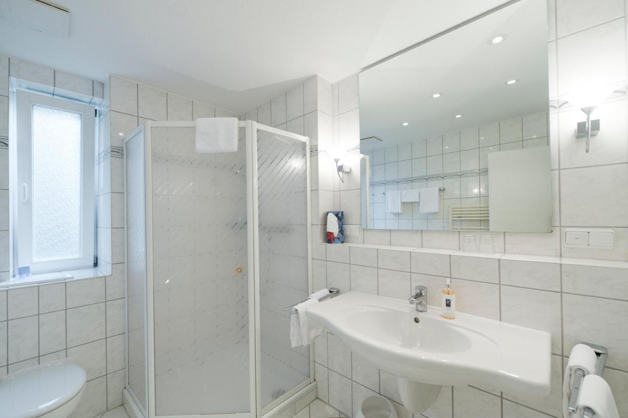 Queen Room with Two Queen Beds and Tub - Accessible