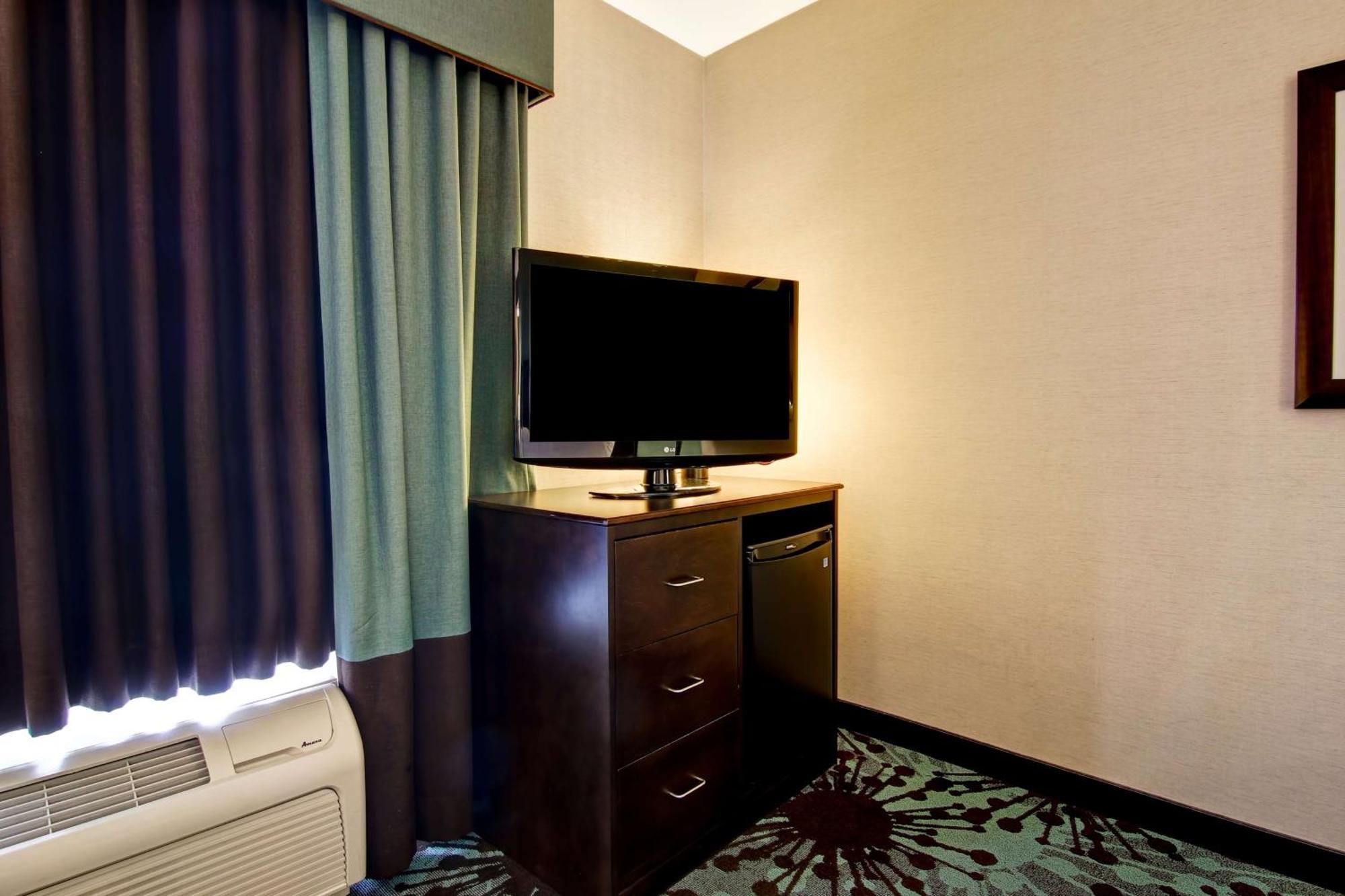 King Room with King Bed - Non-Smoking