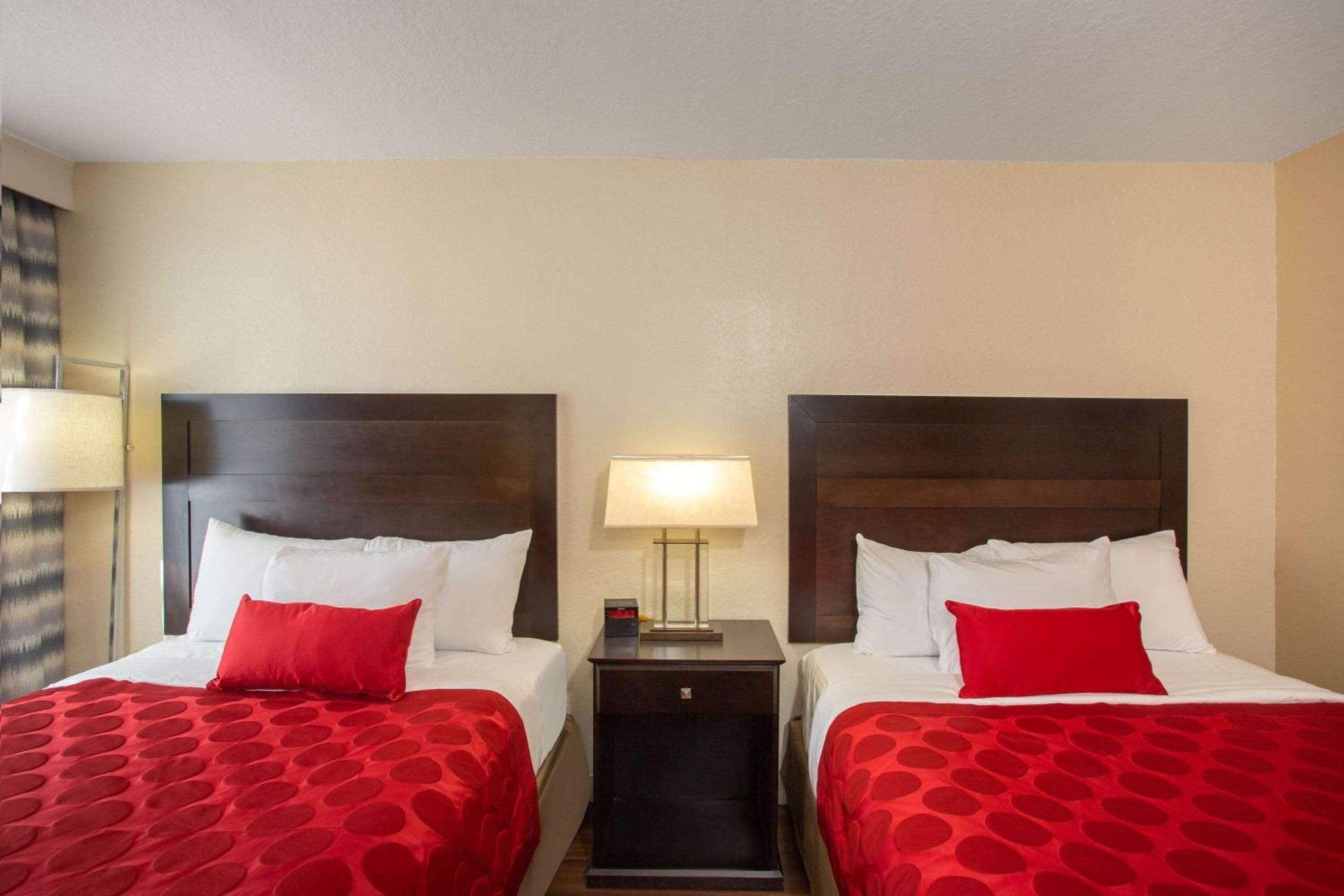 Queen Room Two Queen Beds Courtyard Vew Non-Smoking