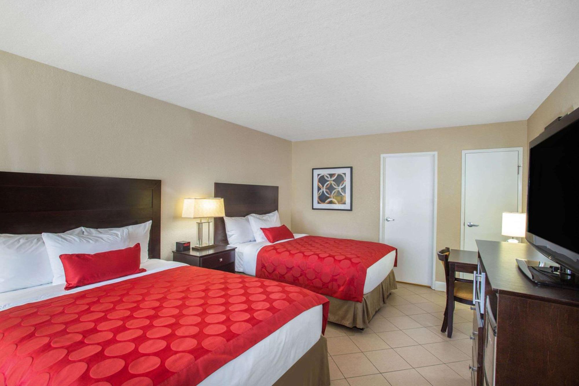 Queen Room Two Queen Beds Courtyard Vew Non-Smoking