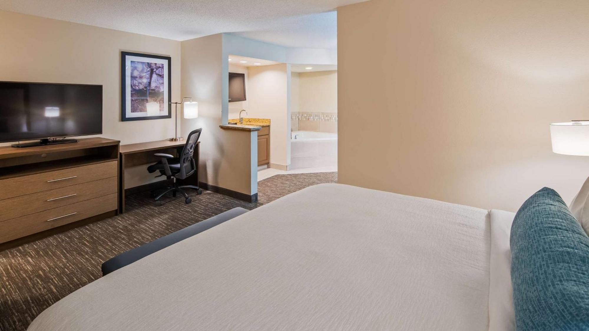 King Suite Whirlpool