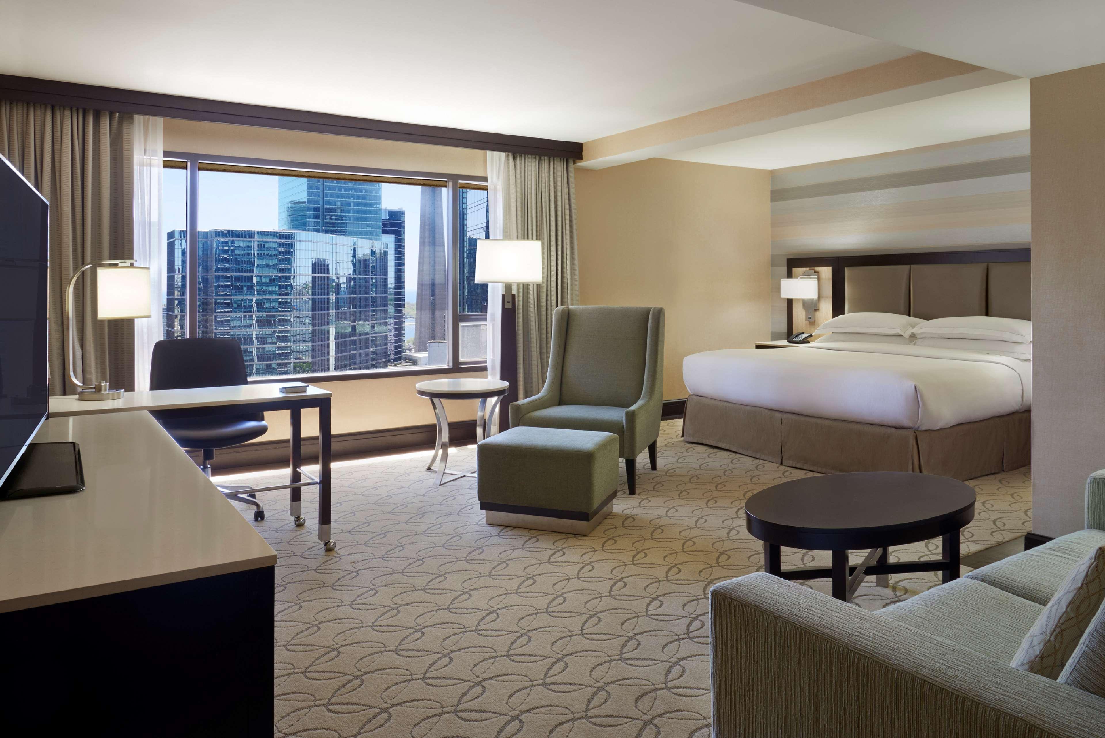 Deluxe Corner King Room