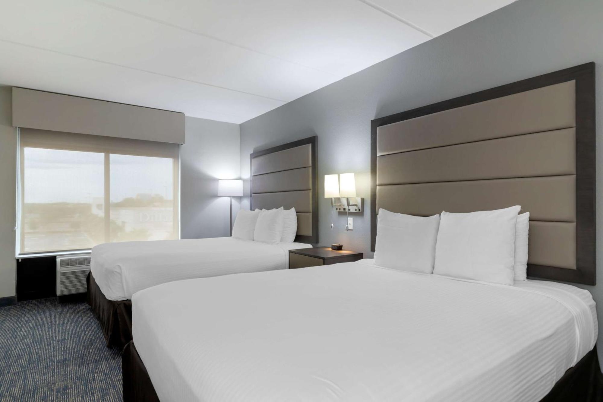 Queen Room Two Queen Beds Roll Shower Disability Access