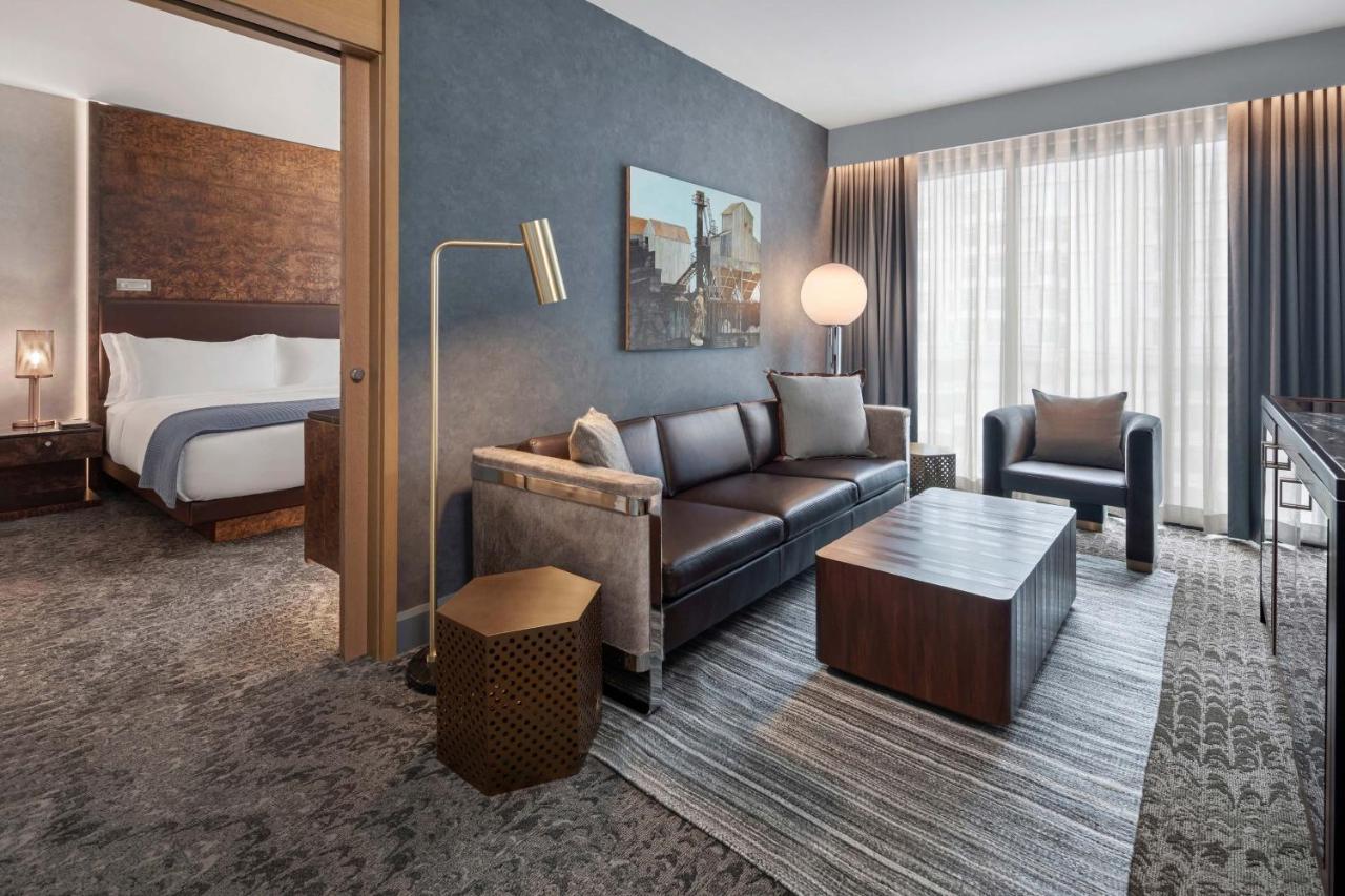 Deluxe King Suite