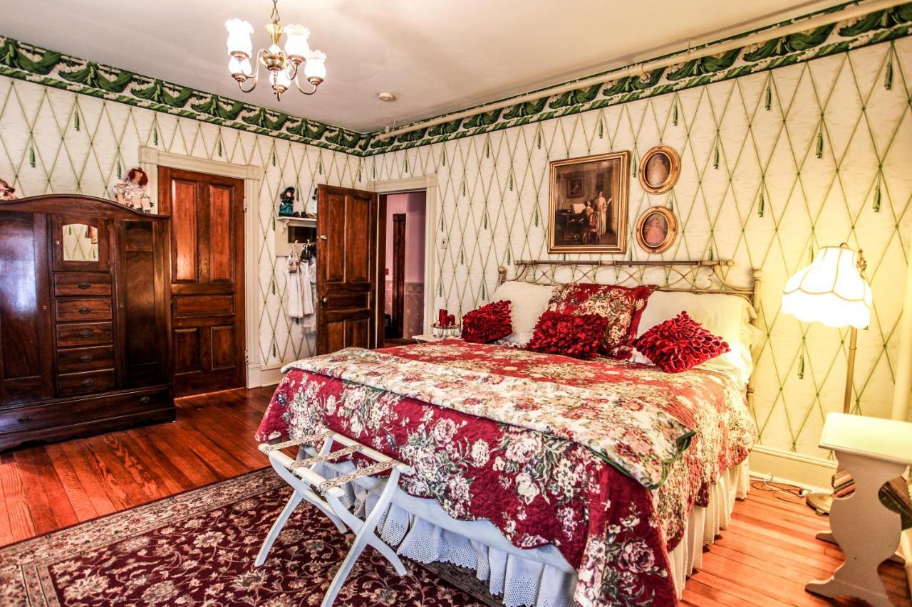 Deluxe King Room Shower