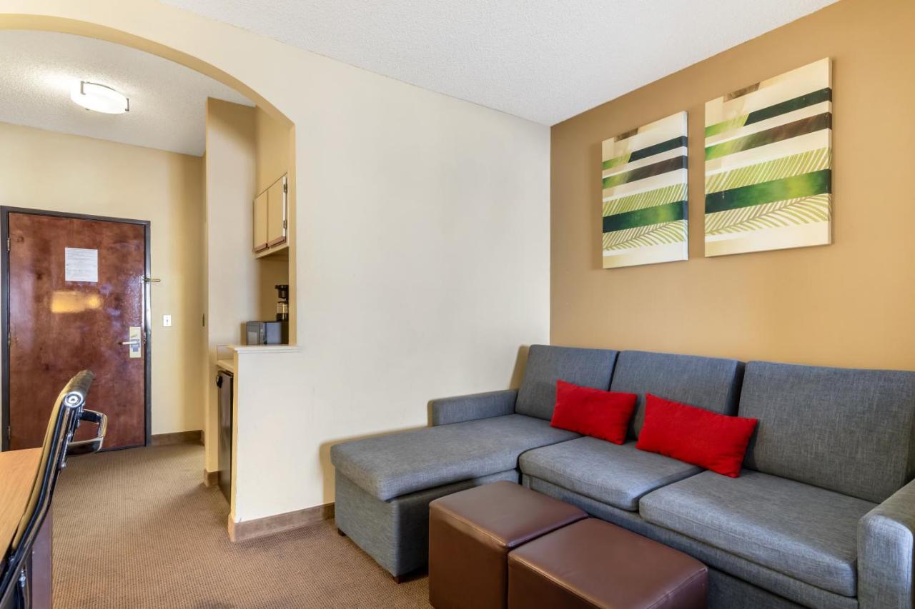 Standard King Suite - Mobility Accessible/Non-Smoking