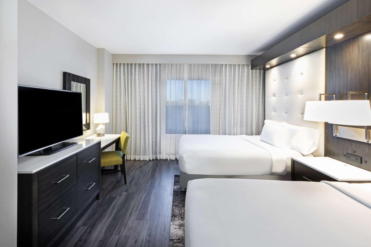 Premium Queen Suite with Two Queen Beds - Non-Smoking