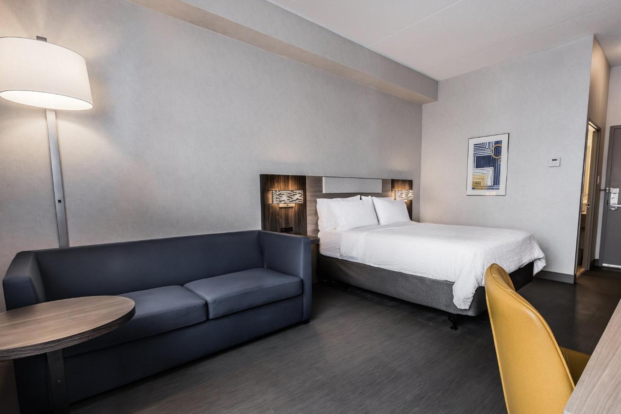 Standard Queen Room with Sofa Bed and Mobility Accessible Shower