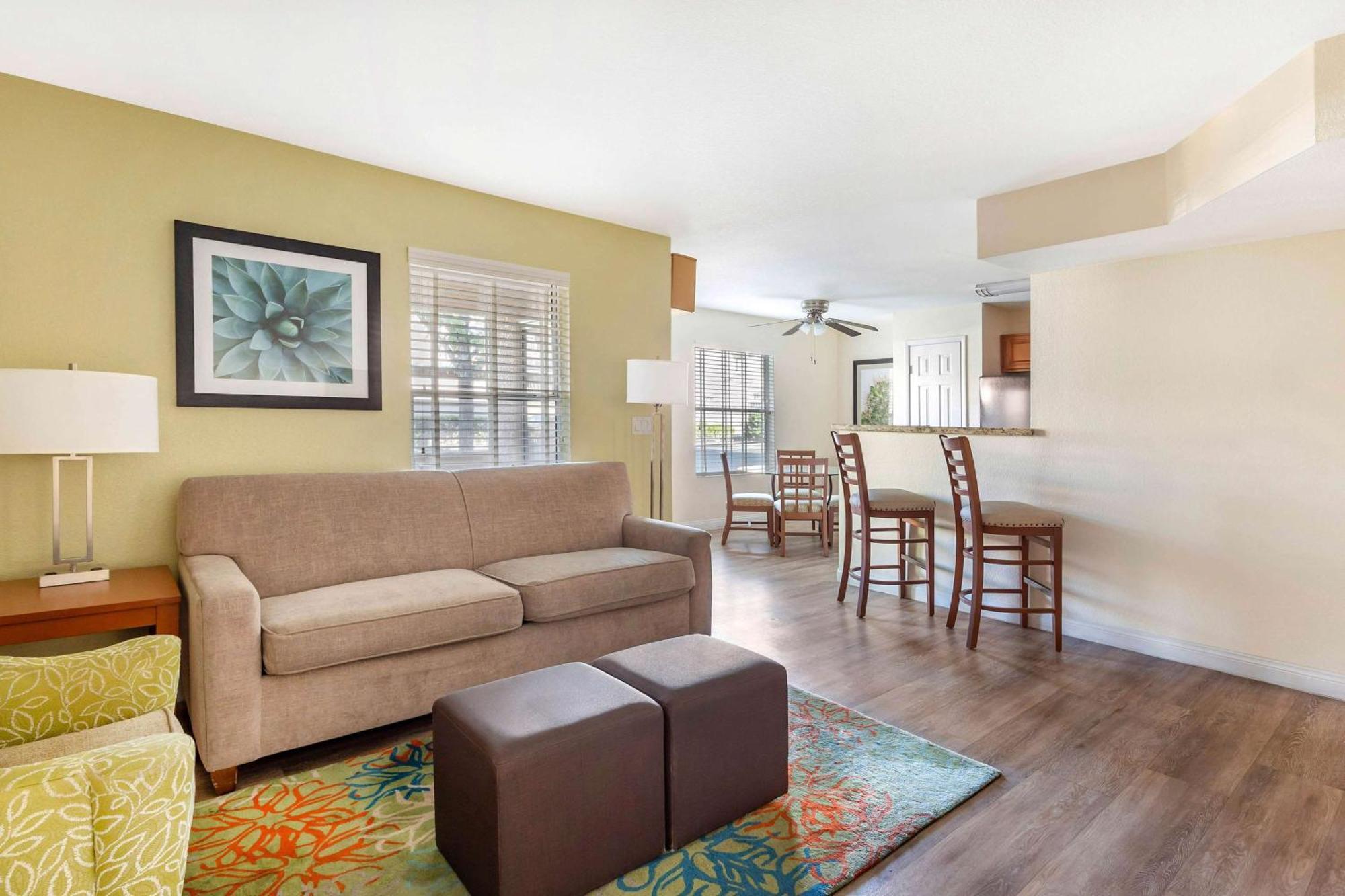 1 BEDROOM 1 KING SUITE ACCESSIBLE TUB