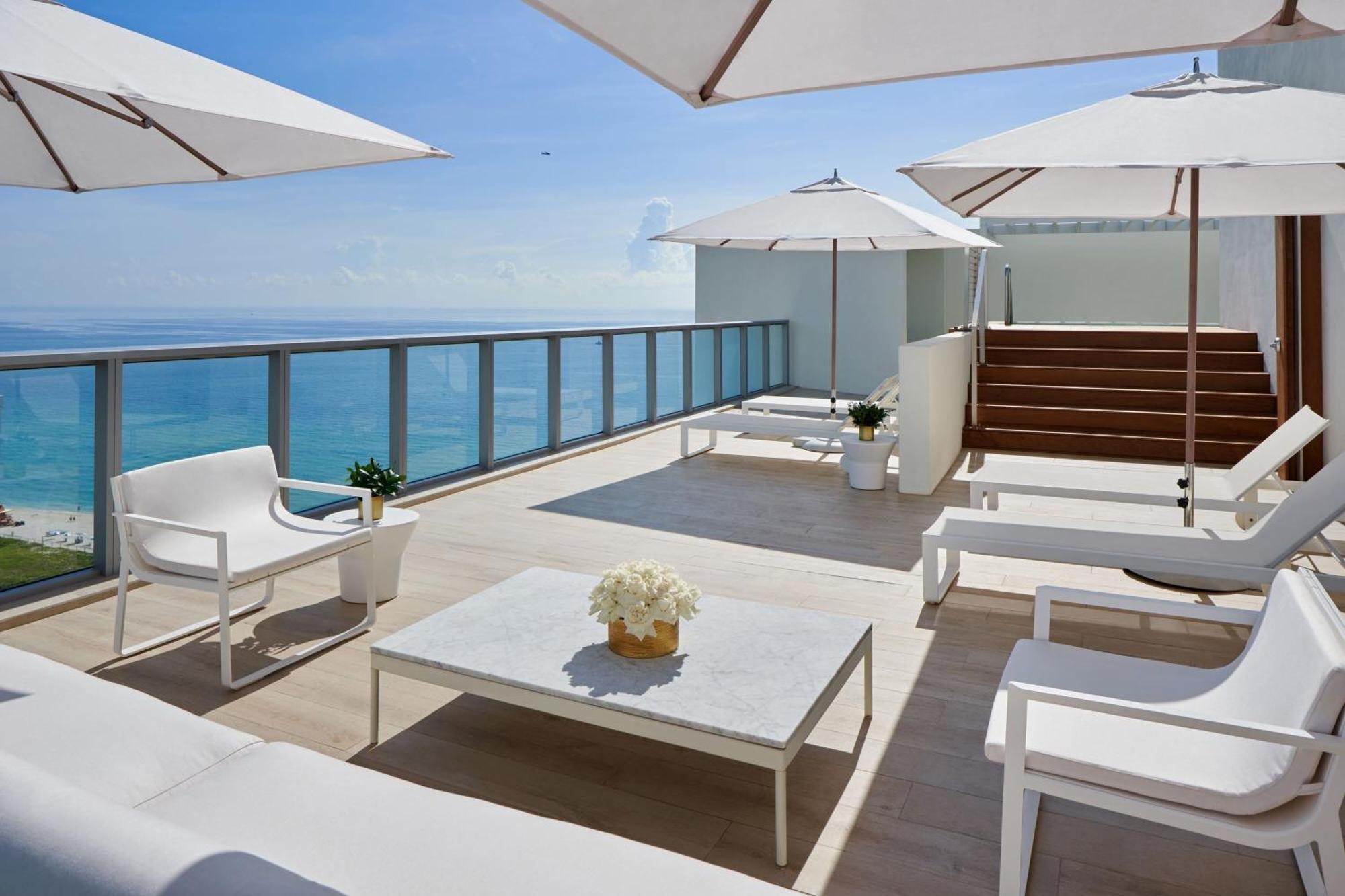 Penthouse 8, 2 Bedroom Bi-level Suite, Bedroom 1: 1 King, Bedroom 2: 1 King, Ocean view, Balcony
