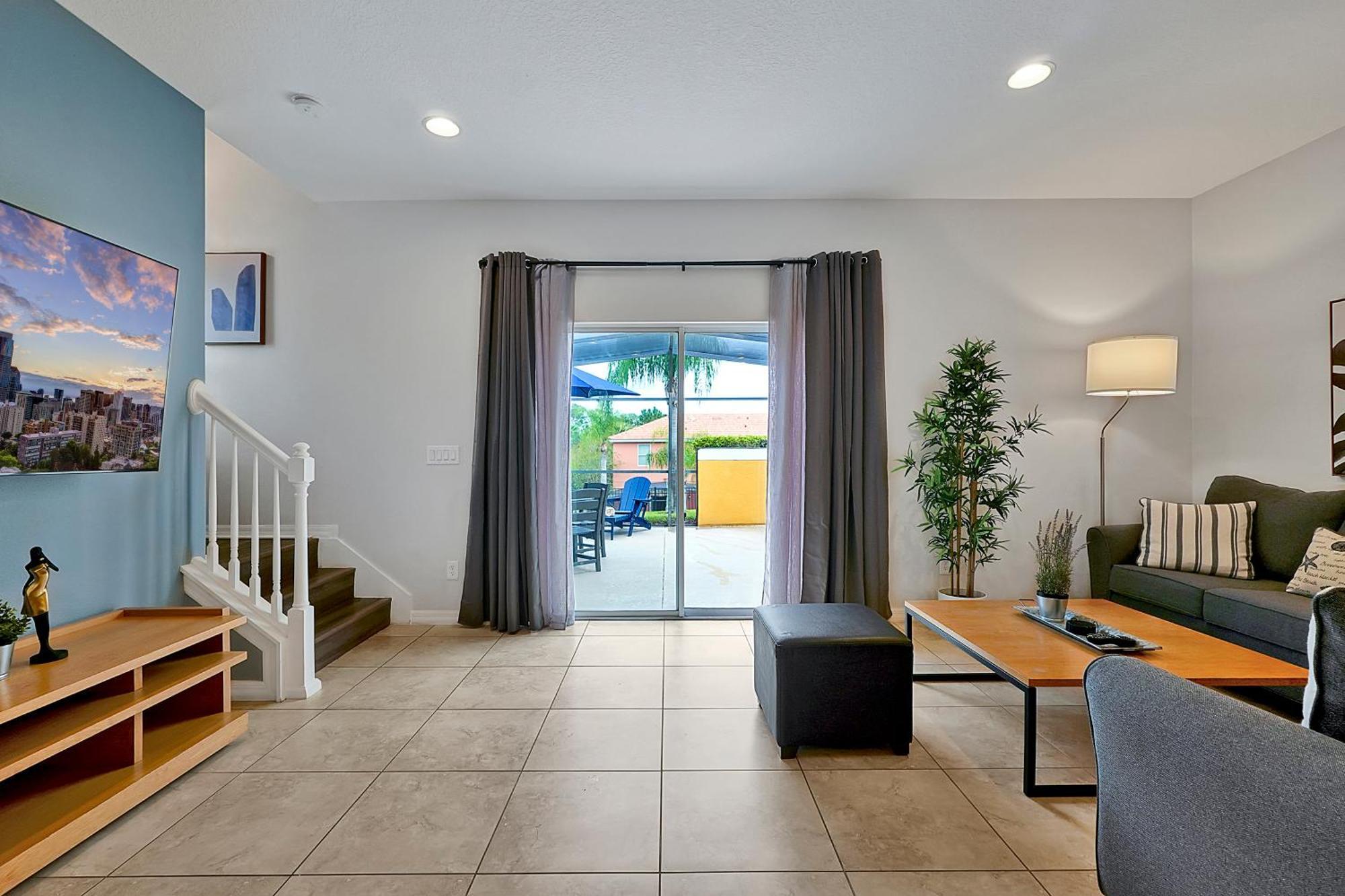 Two-Bedroom Townhouse with Private Hot Tub (4 Adults + 2 Children)