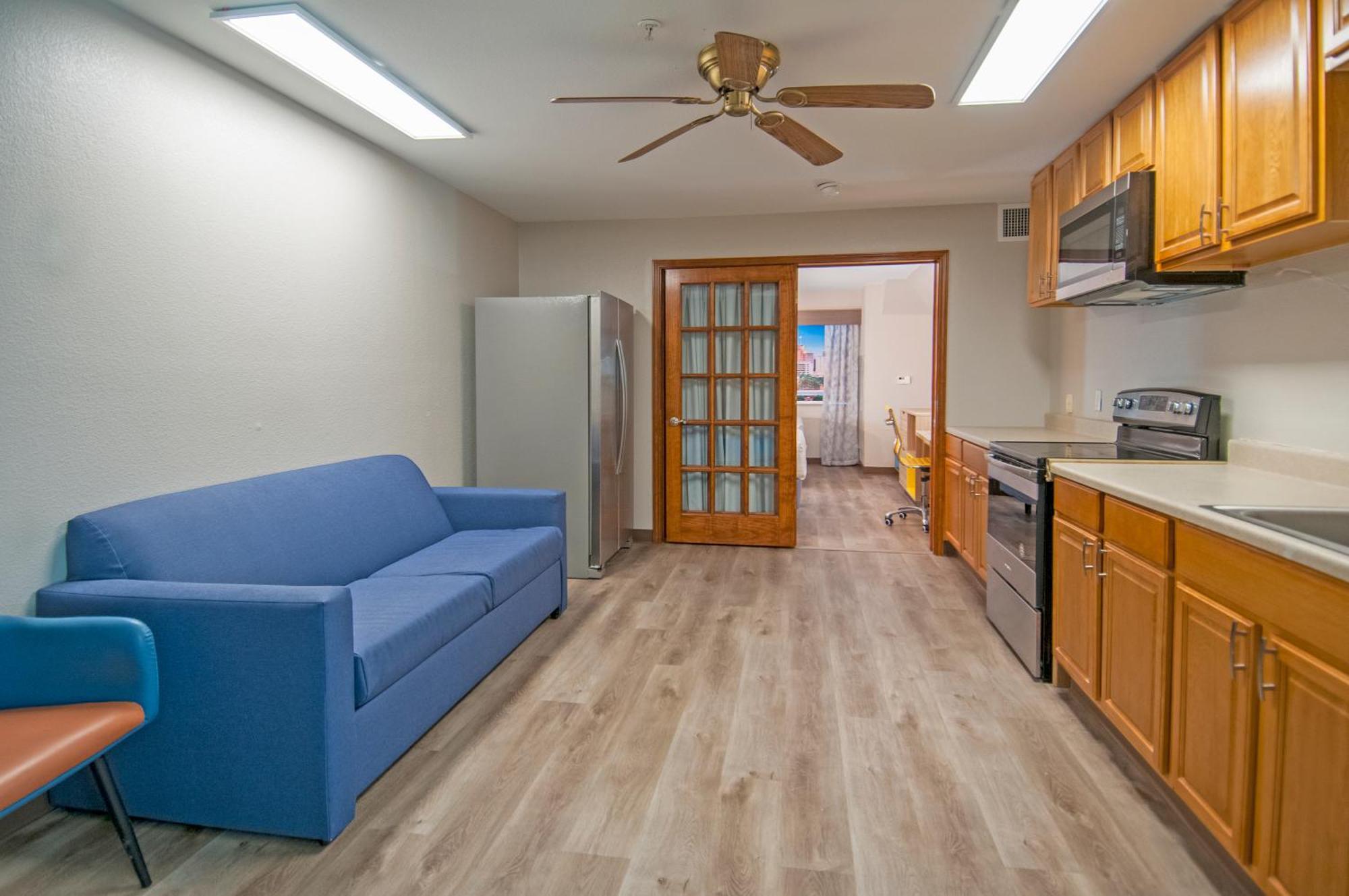 One-Bedroom King Suite - Non-Smoking