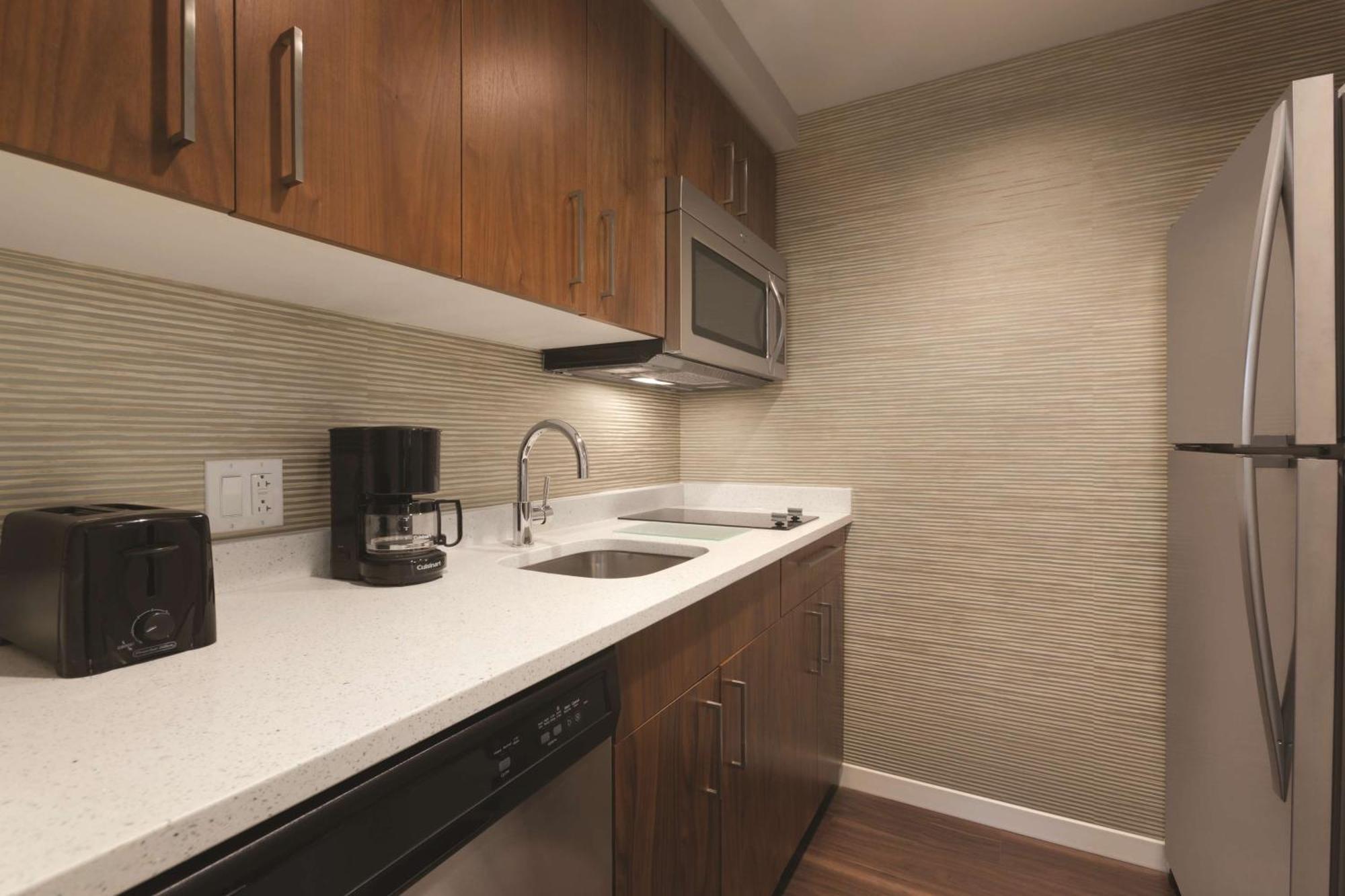 King Suite - Mobility and Hearing Access/Non-Smoking