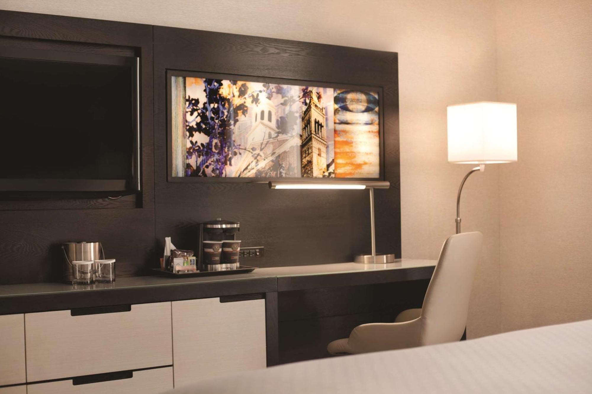 City View King Bed