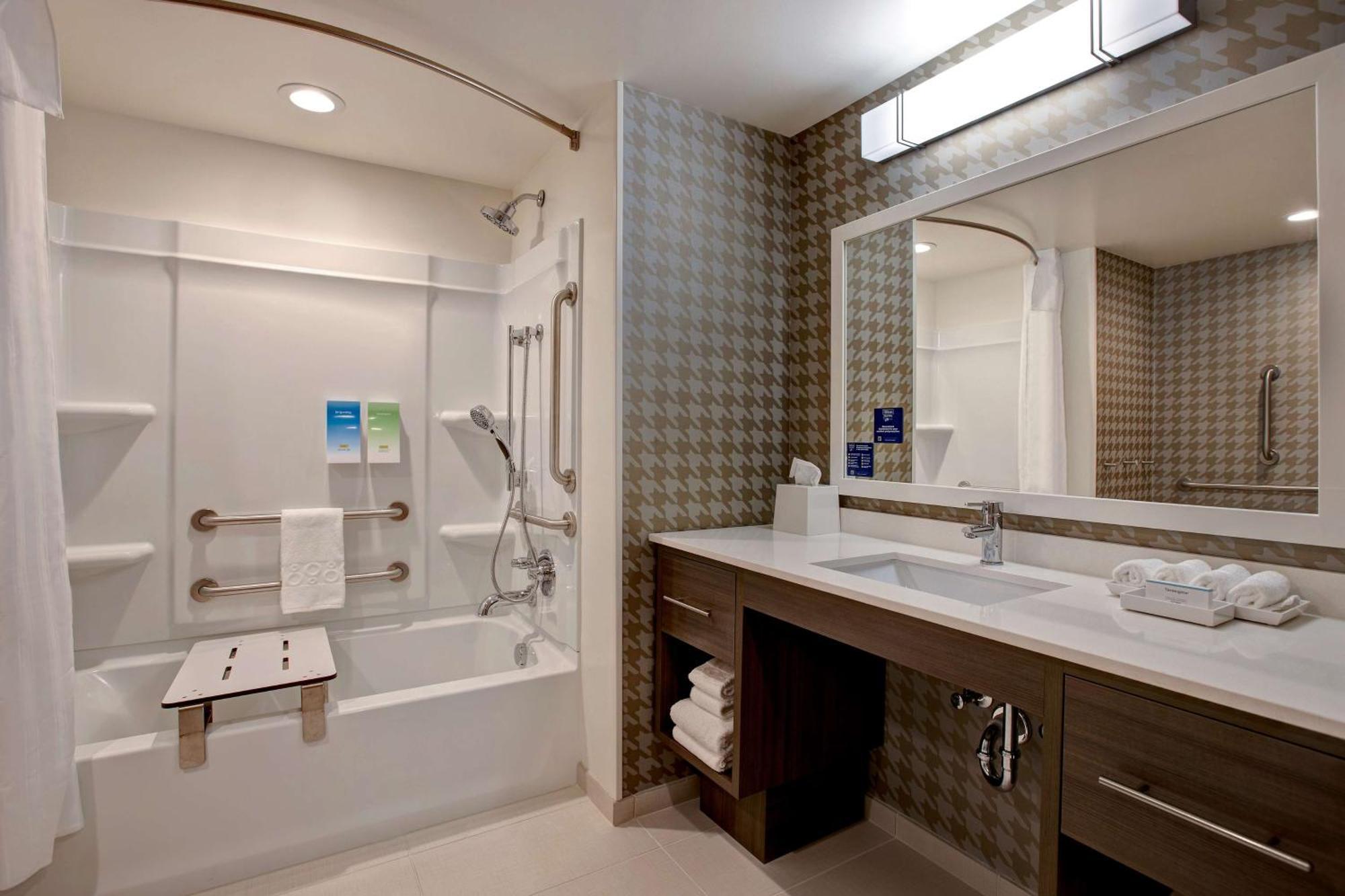 King Studio Suite Mobility Access or Non-Smoking