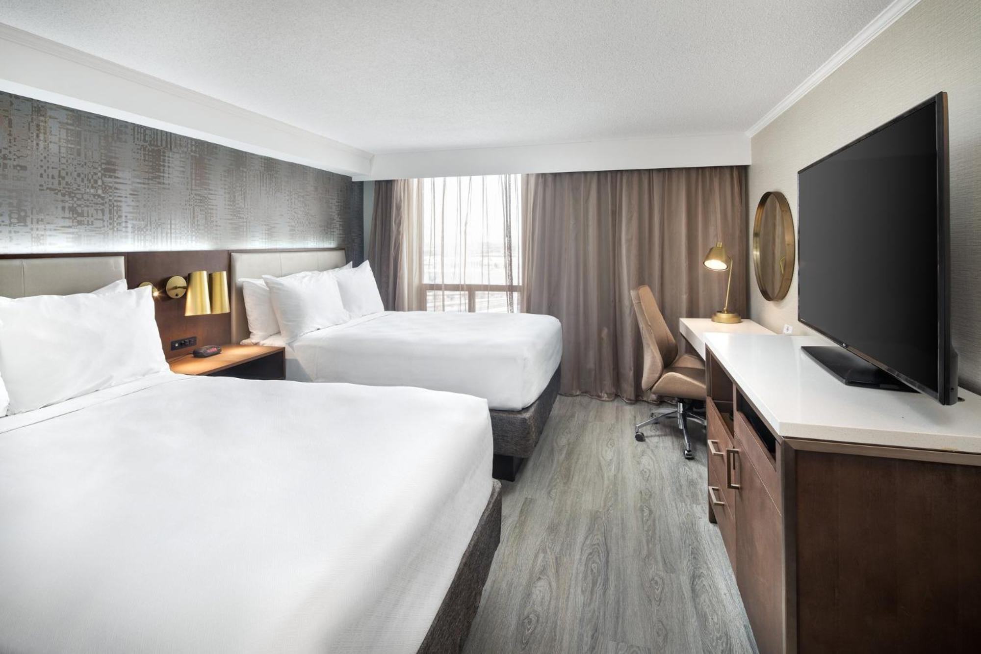 Standard Double Room with Bath/Shower Combination