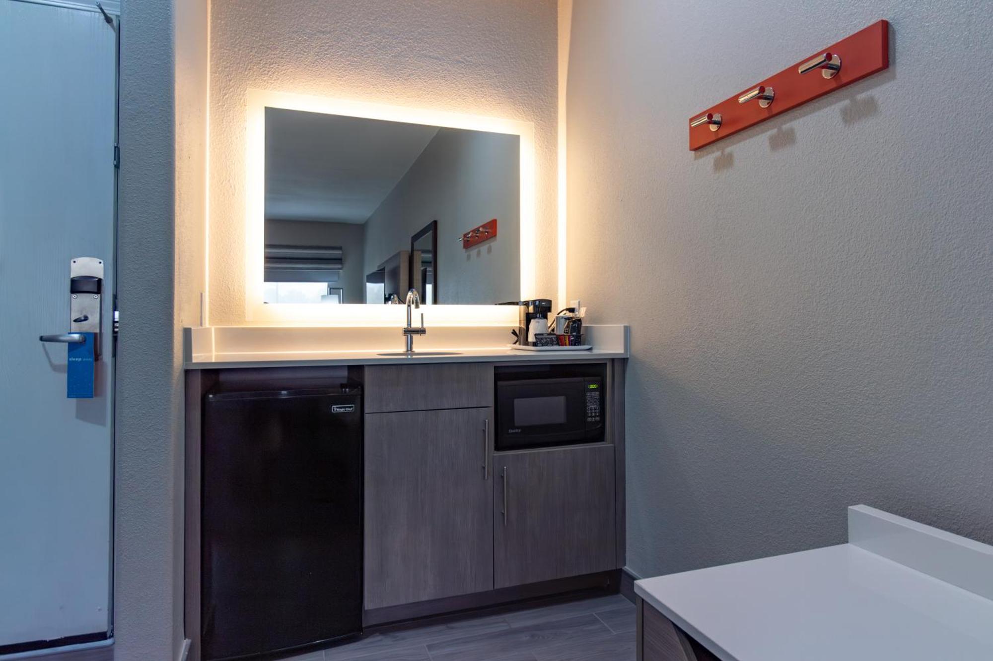 King Studio Suite - Non-Smoking