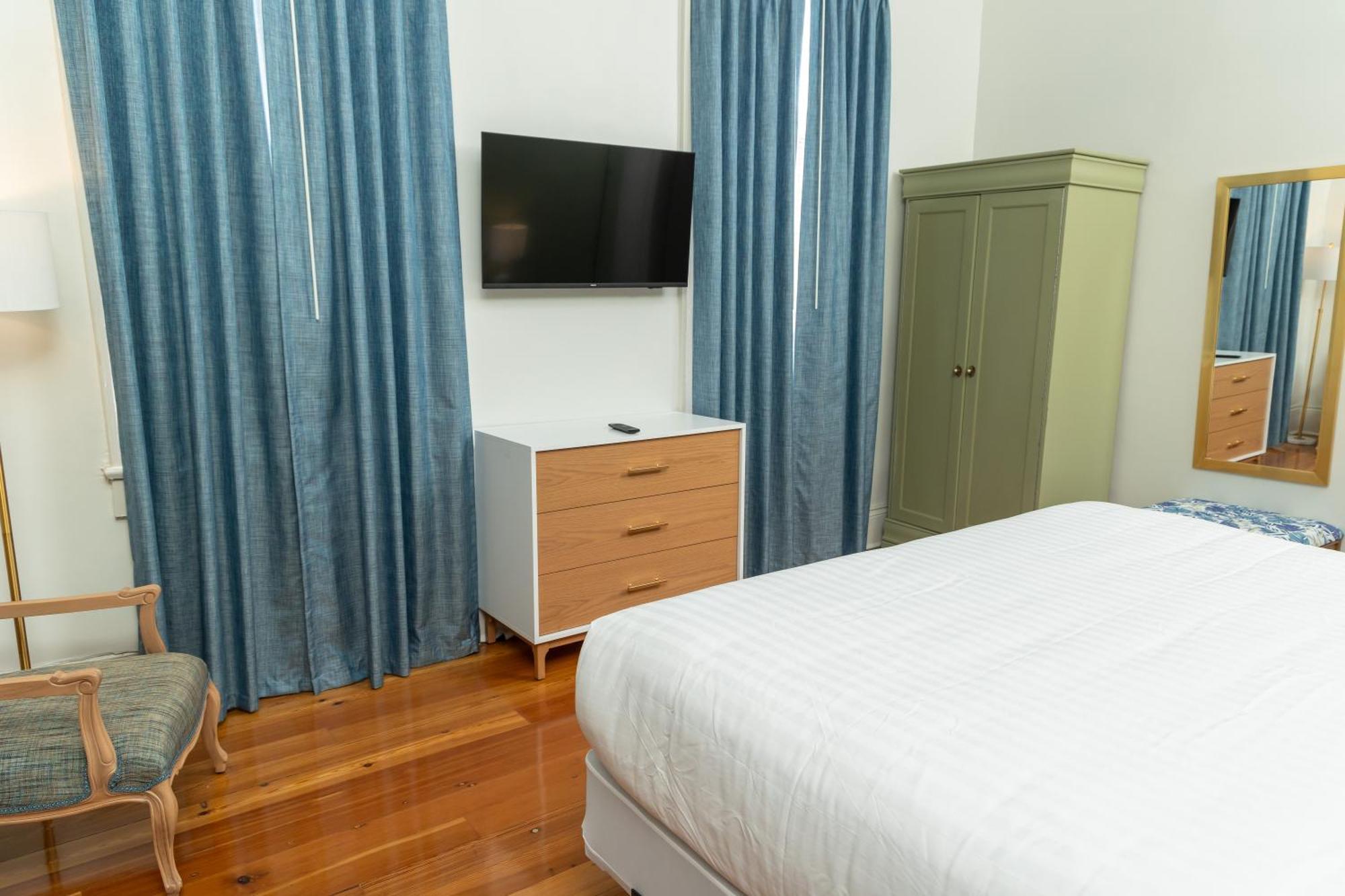 Deluxe One-Bedroom Suite