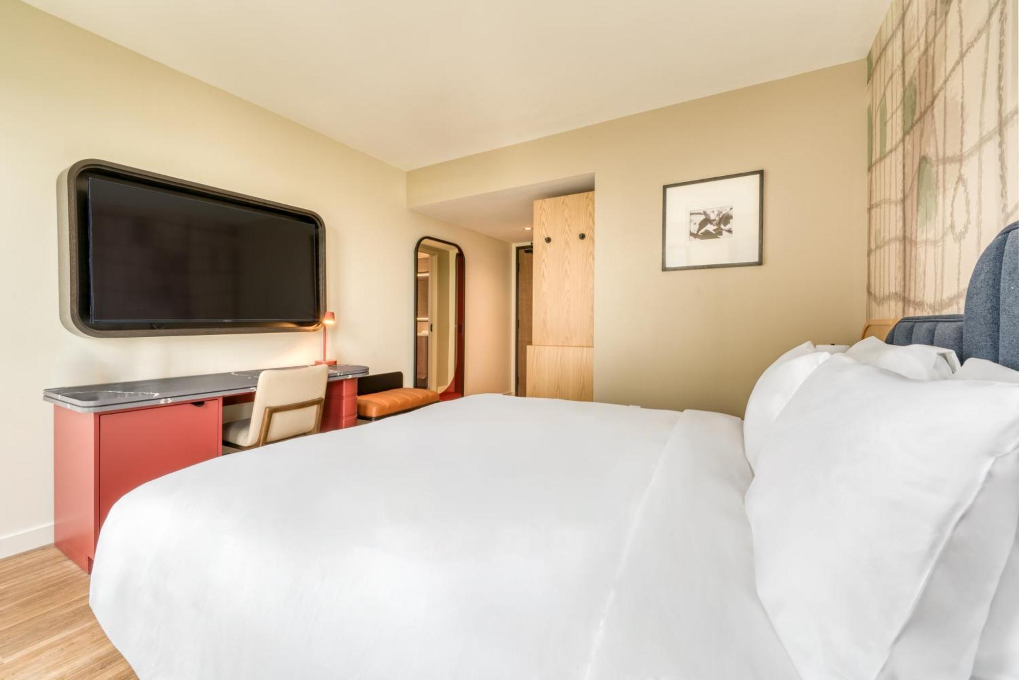 Queen Room with Accessible Tub - Disability Access