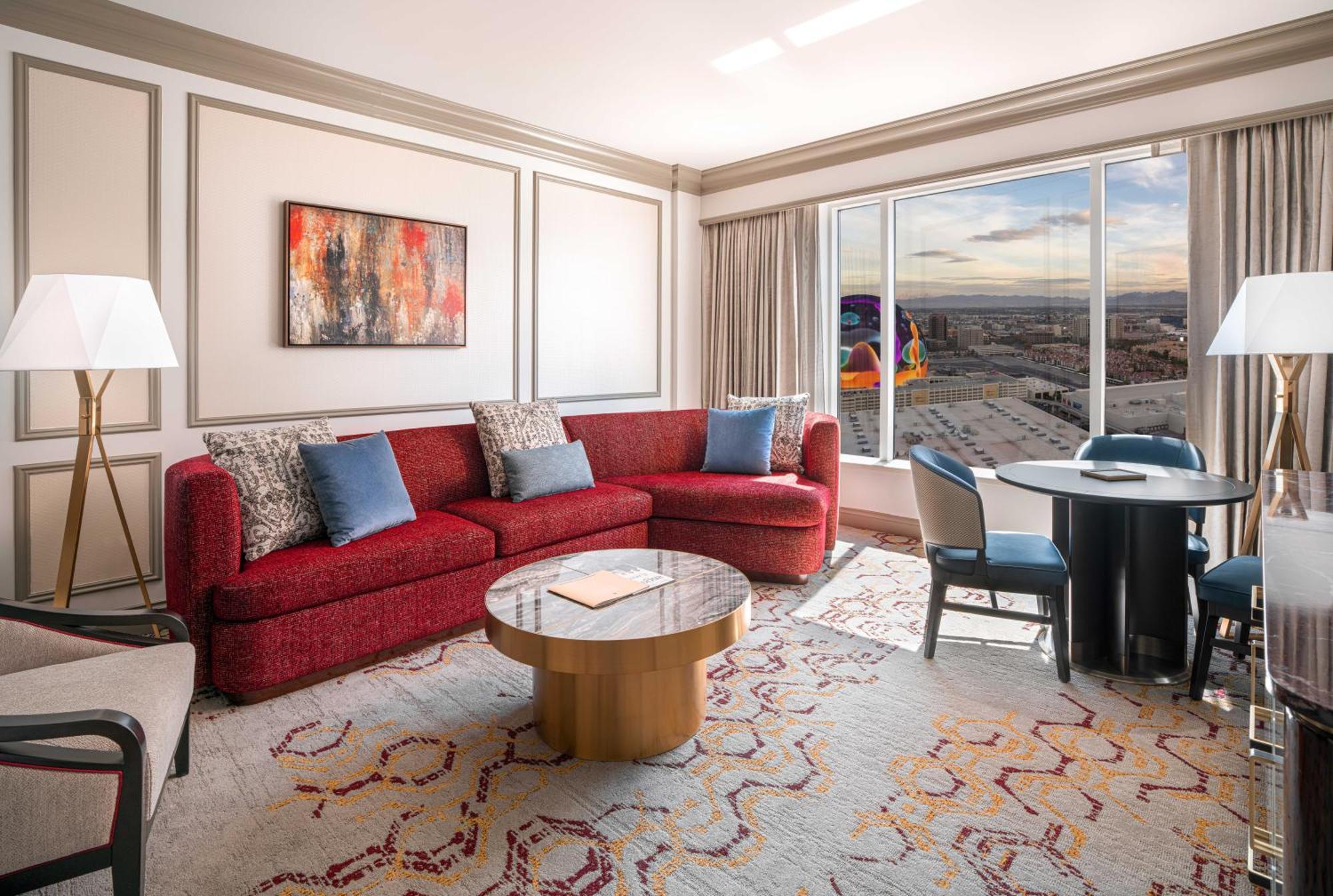 Newly Remodeled Luxury Two Queen Sphere View Suite