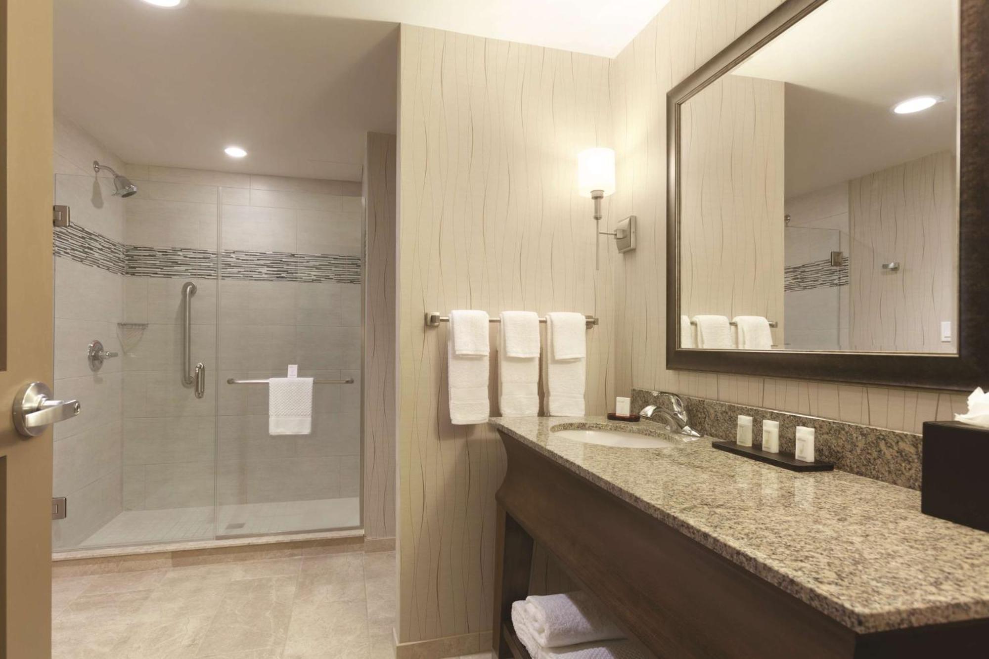 Queen Corner Suite with Two Queen Beds