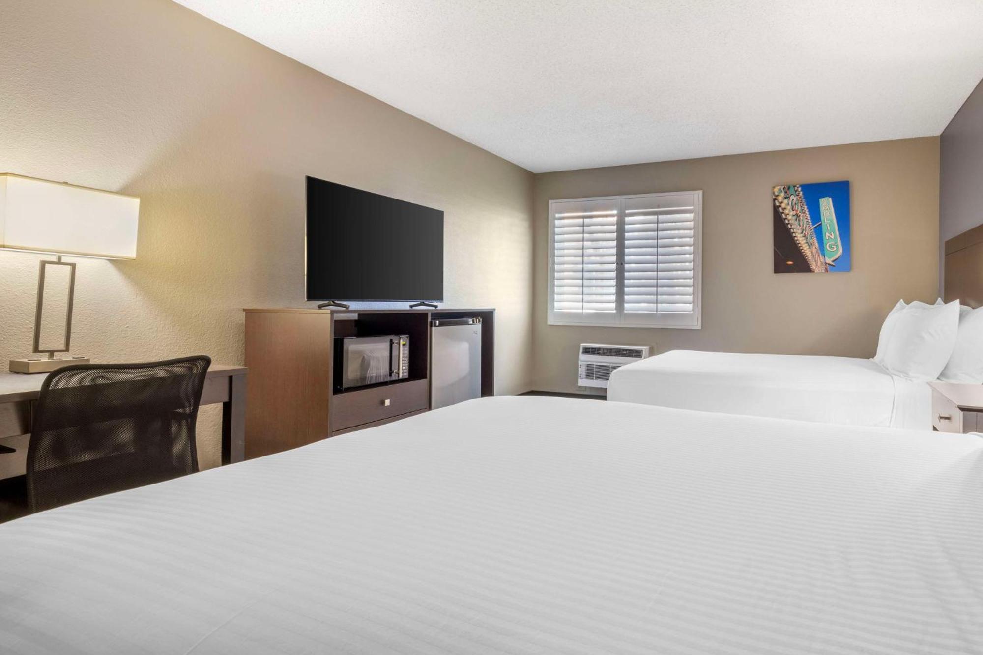 Queen Room with Two Queen Beds - Non-Smoking