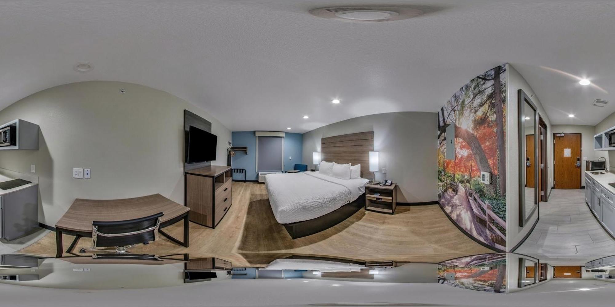 Efficiency King Room - Non Smoking/Interior Hall