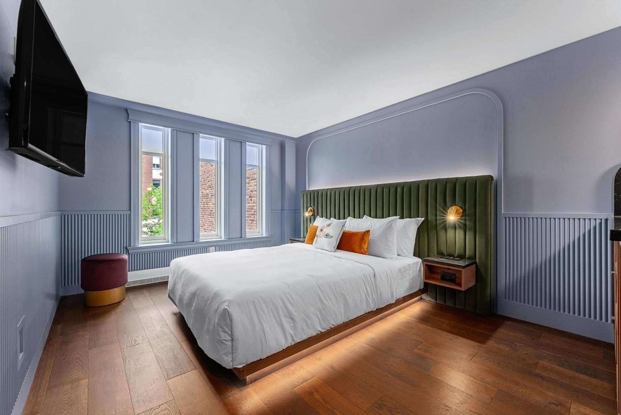 Deluxe Queen Room