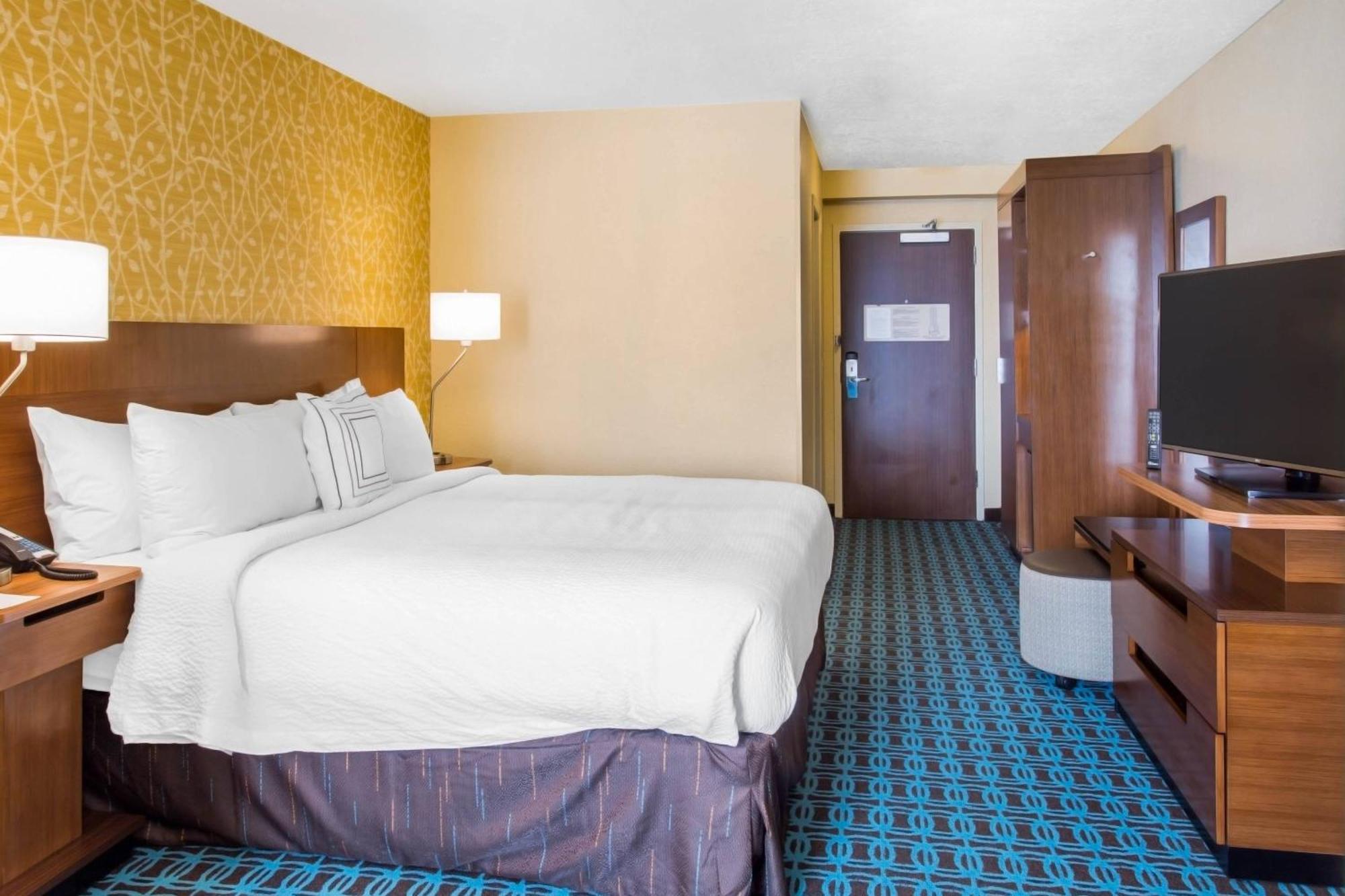 King Room with Adapted Tub - Mobility and Hearing Accessible
