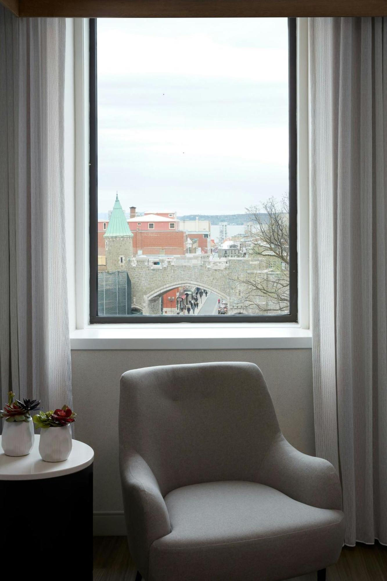 Guest King Room with City View