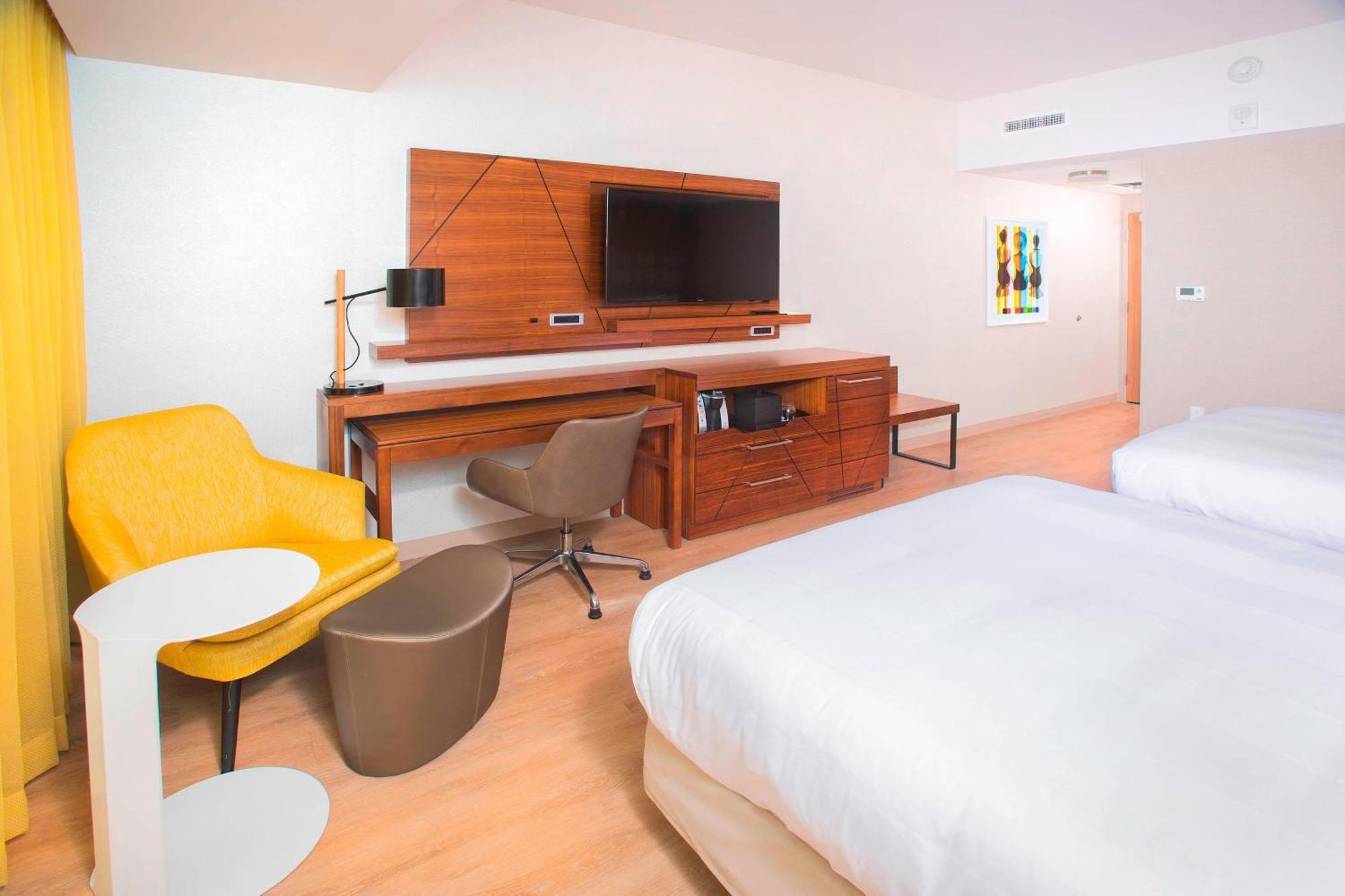 Queen Room with Two Queen Beds and Bathtub - Mobility Access/Hearing Accessible