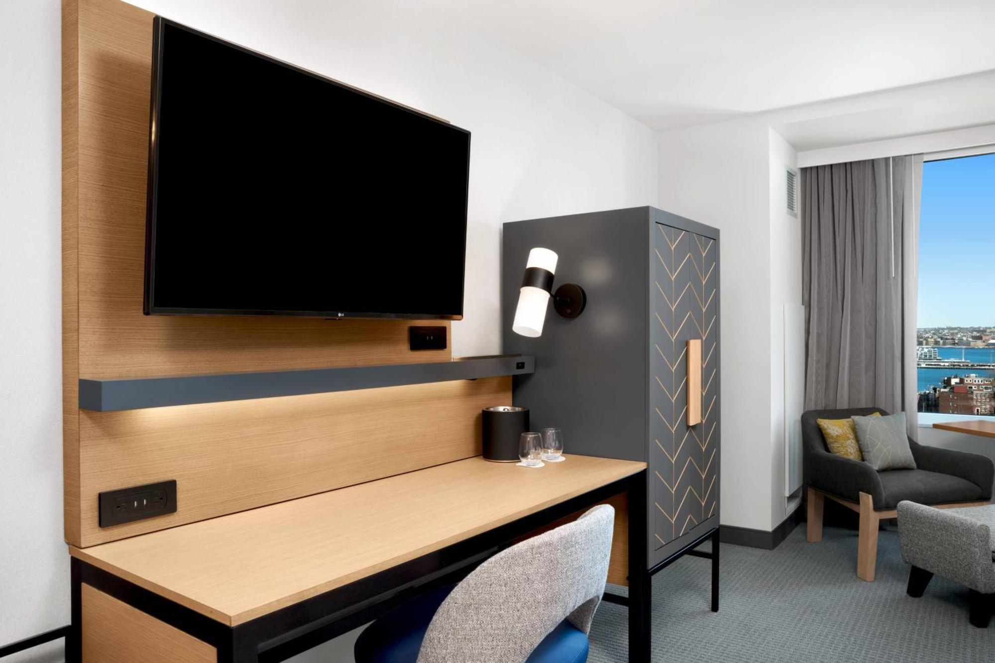 Studio with Two Queen Beds, Roll-In Shower and Sofa Bed - Mobility Access