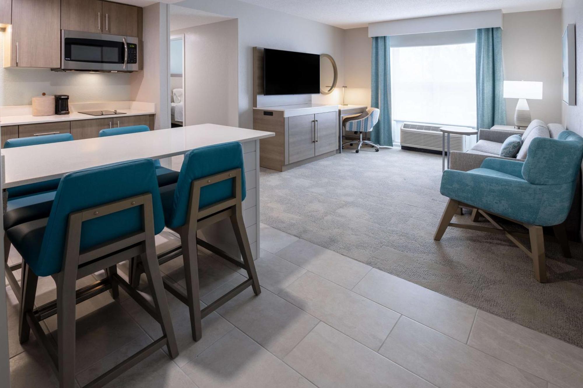 One-Bedroom King Suite Kitchen Non-Smoking
