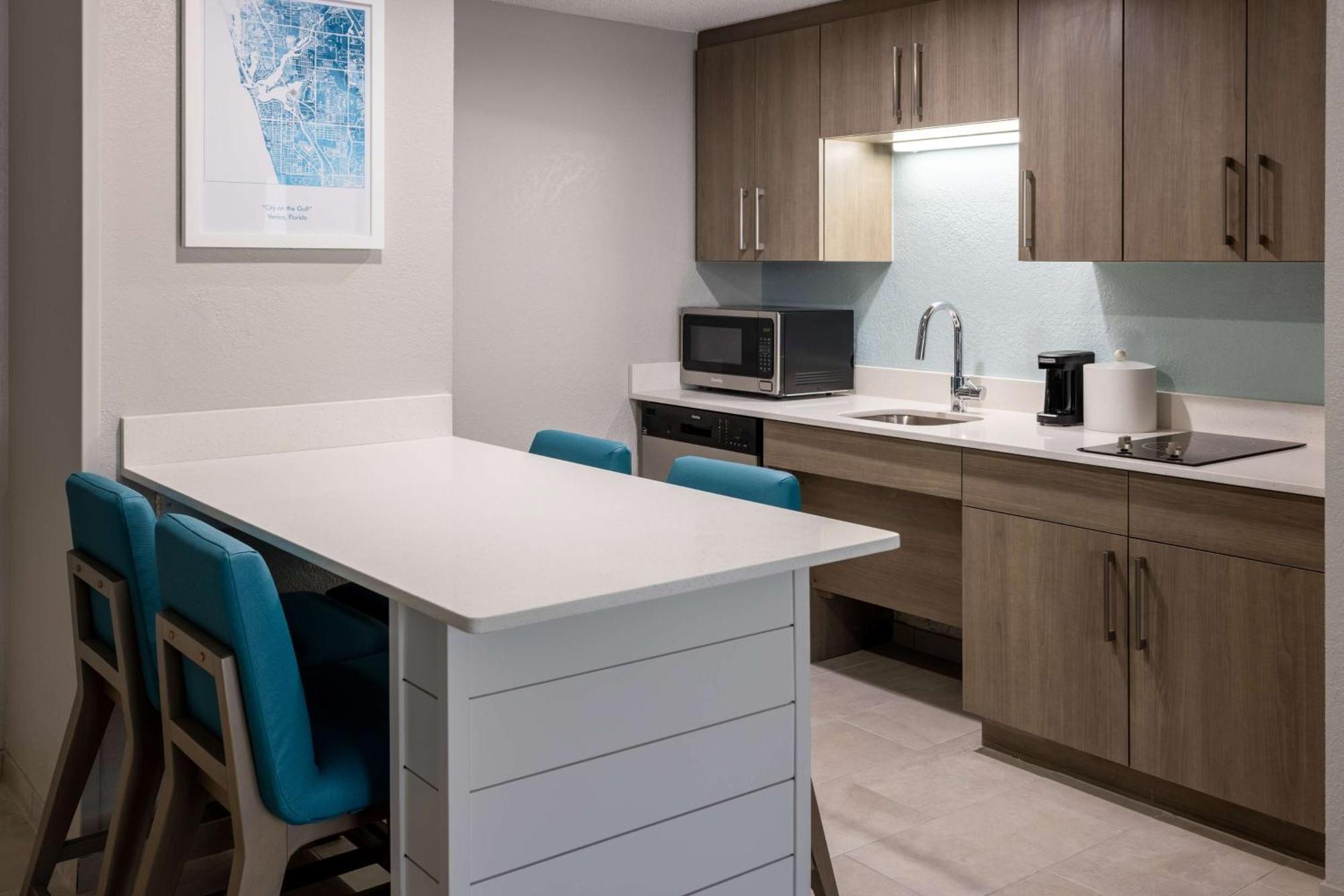 One-Bedroom King Suite Kitchen Non-Smoking