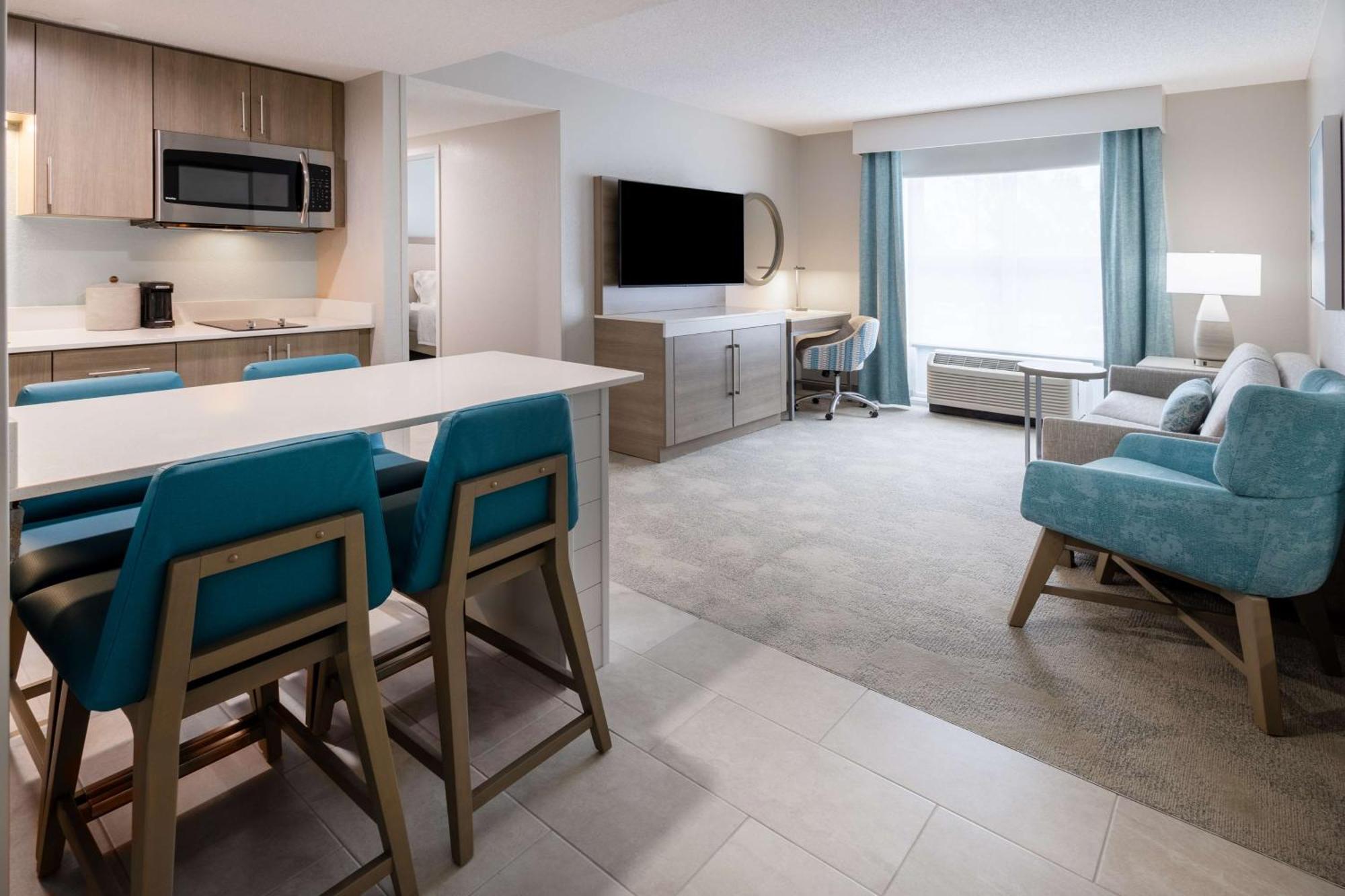 One-Bedroom King Suite Kitchen Non-Smoking