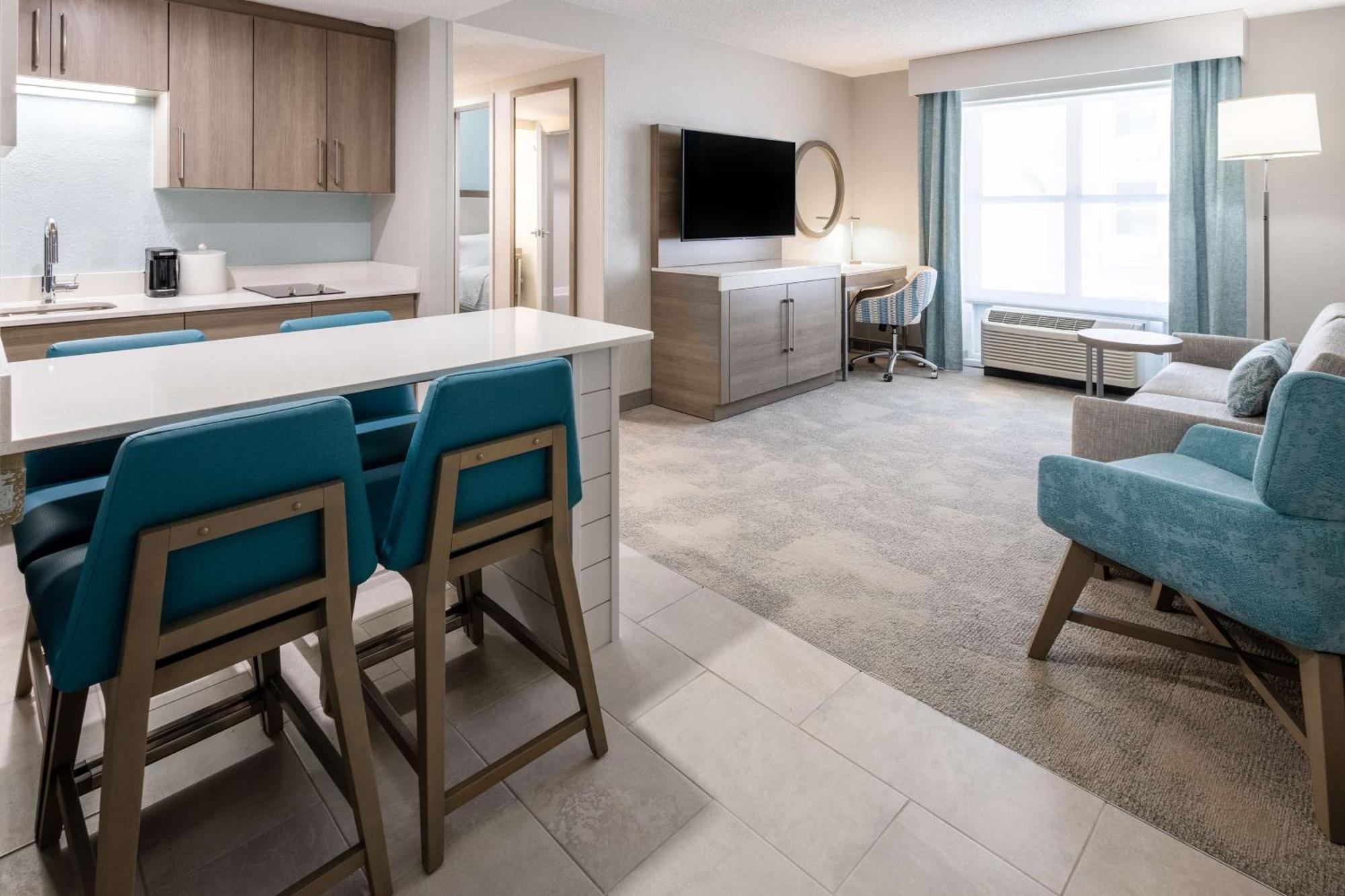 One-Bedroom King Suite Kitchen Non-Smoking