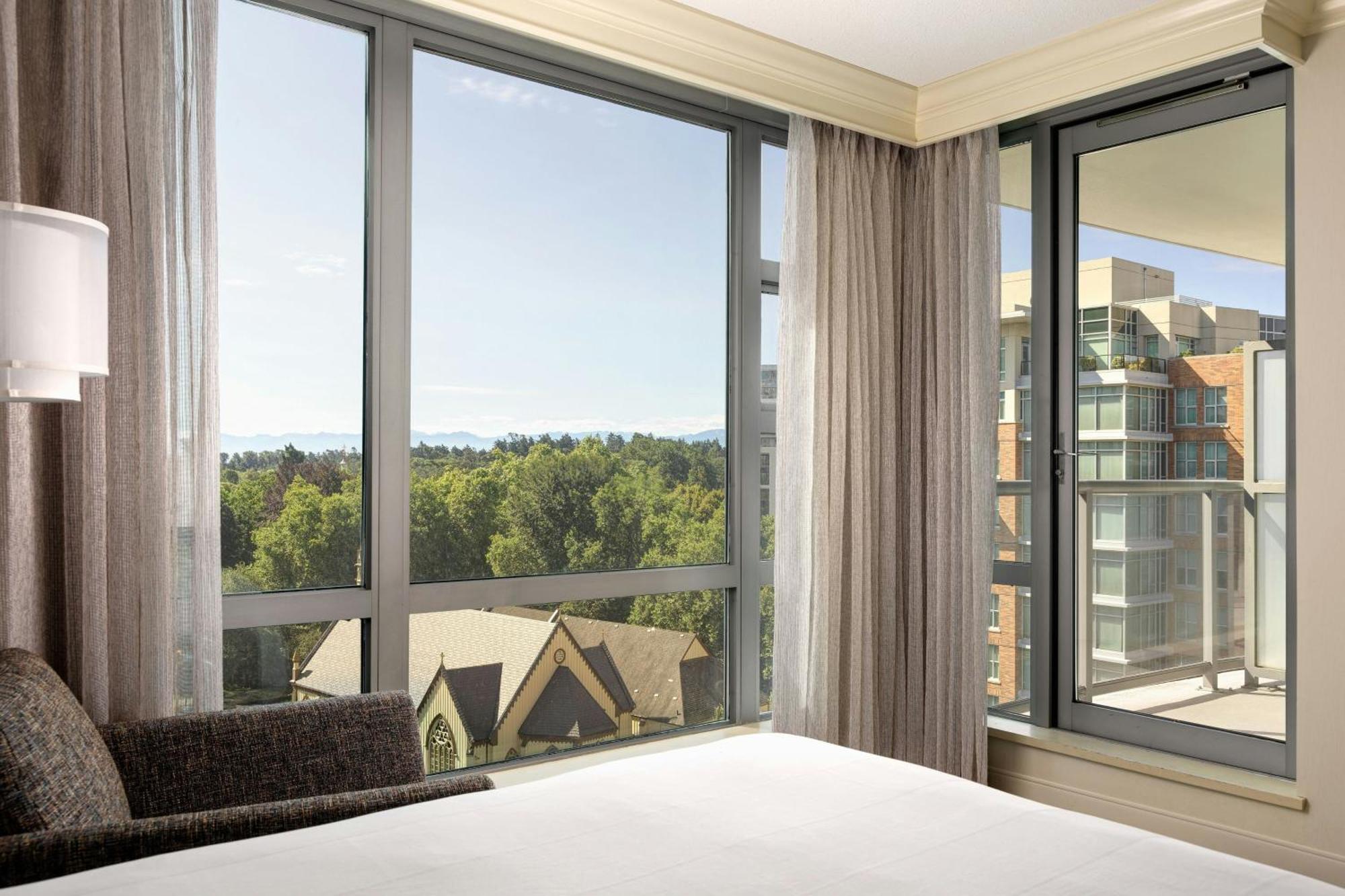 Superior Room, 1 King Bed, Nonsmoking, Balcony