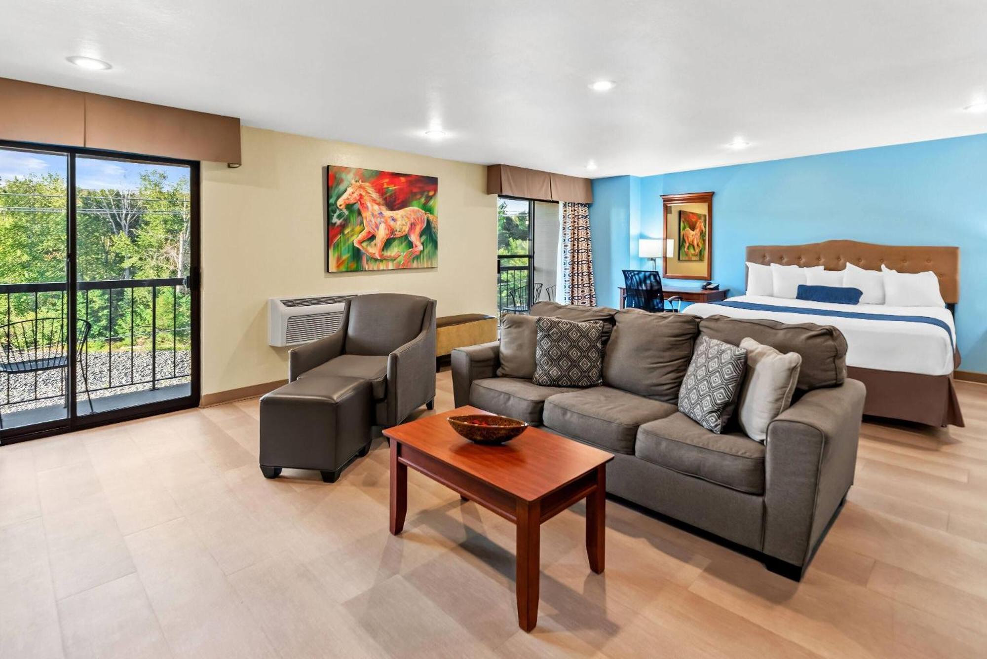 King Studio Suite River View Non-Smoking