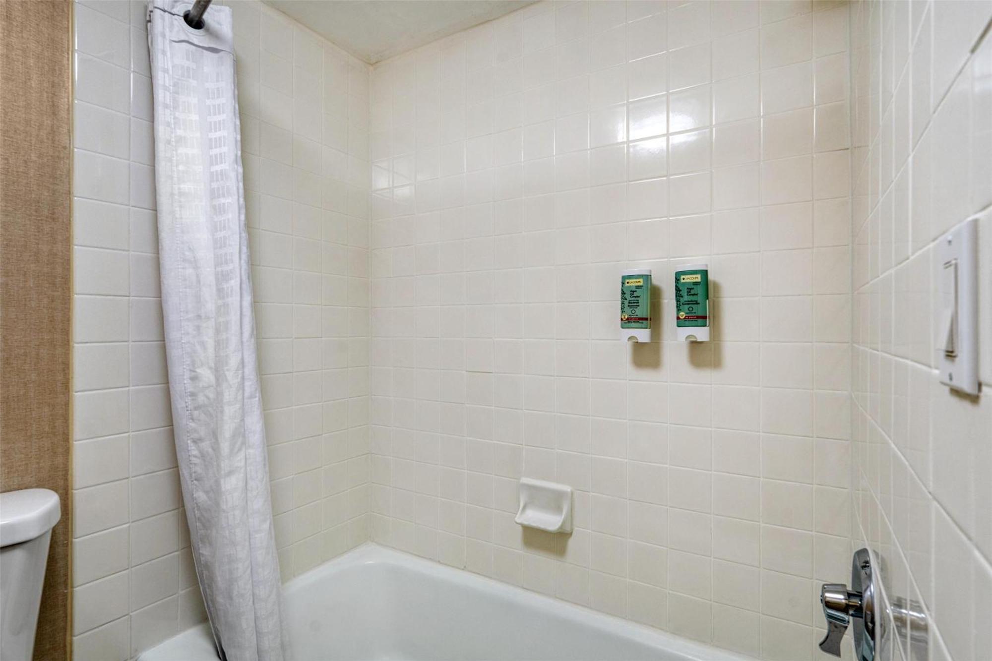 Queen Suite with Spa Bath