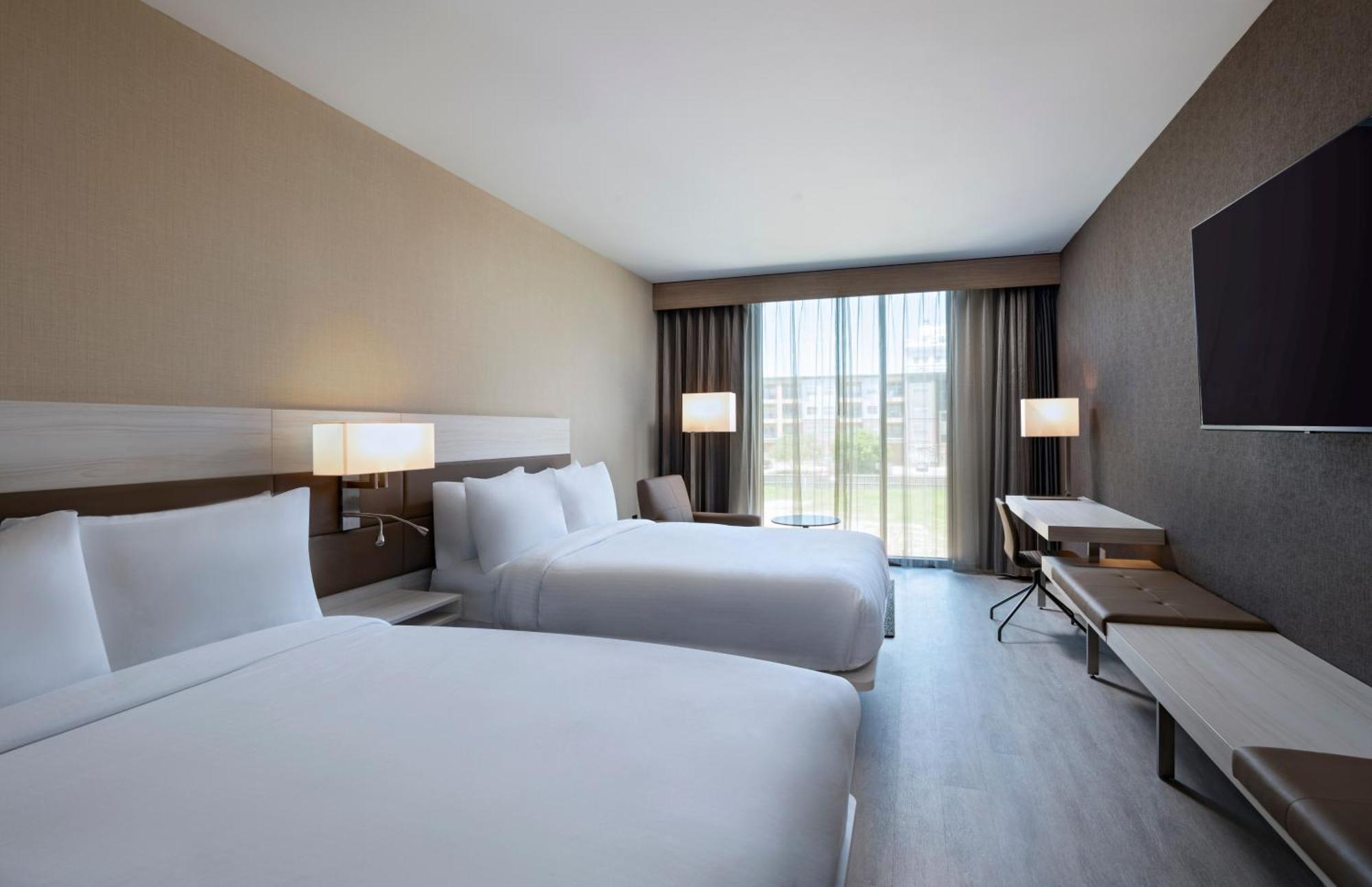 Queen Room Two Queen Beds City View