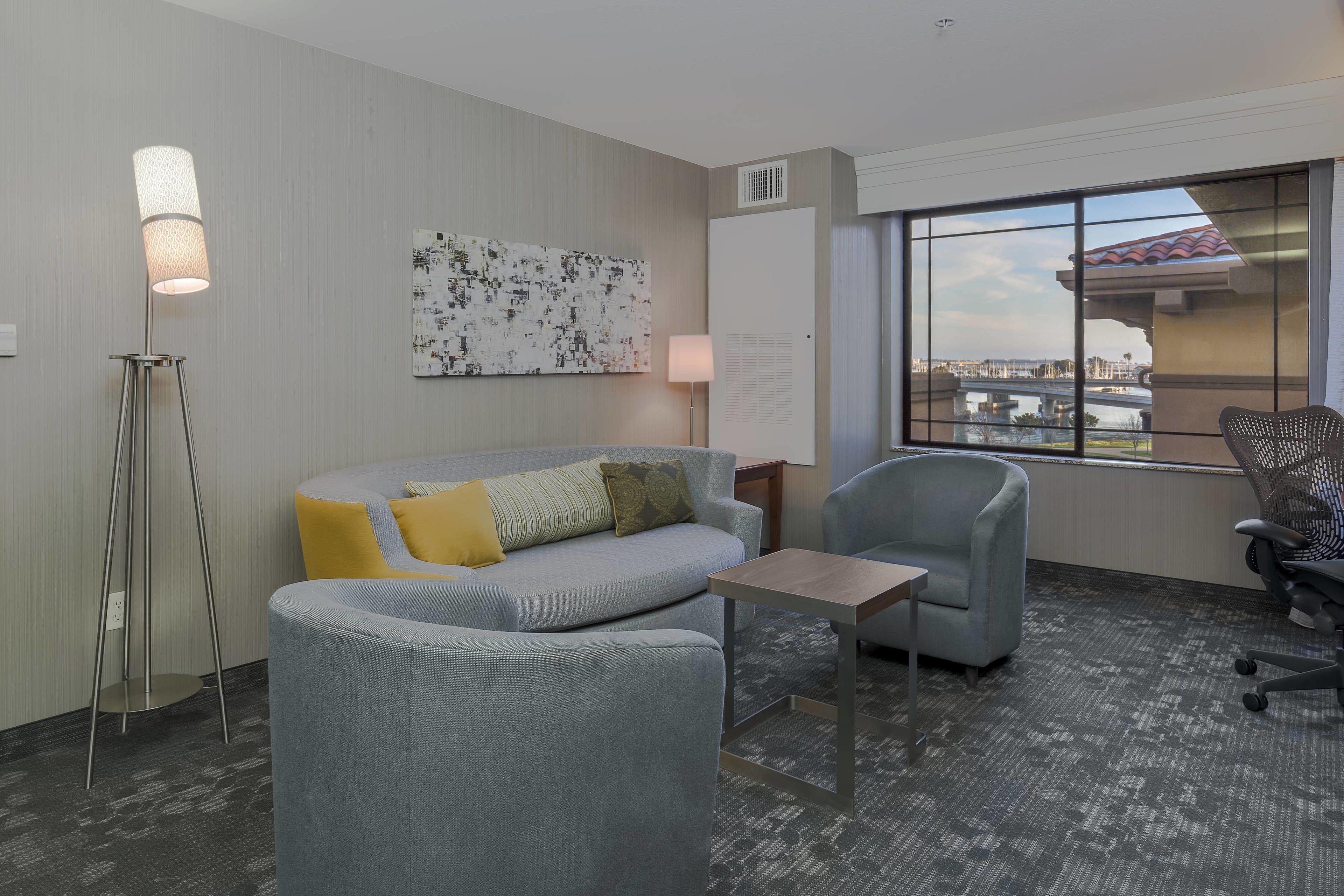 One-Bedroom King Suite with Wet Bar