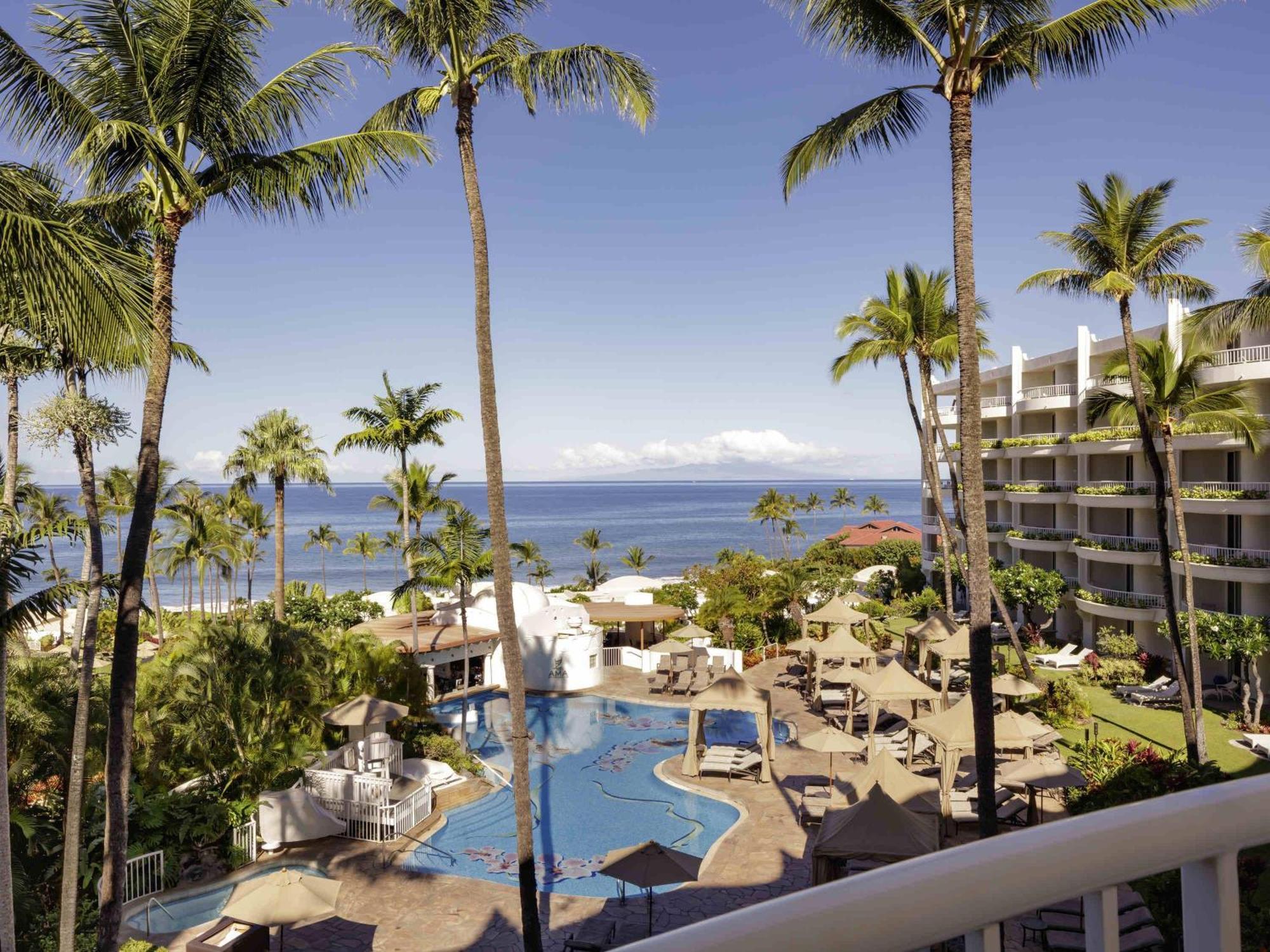 Deluxe Corner Suite with Two Double Beds, Sofa Bed and Ocean View
