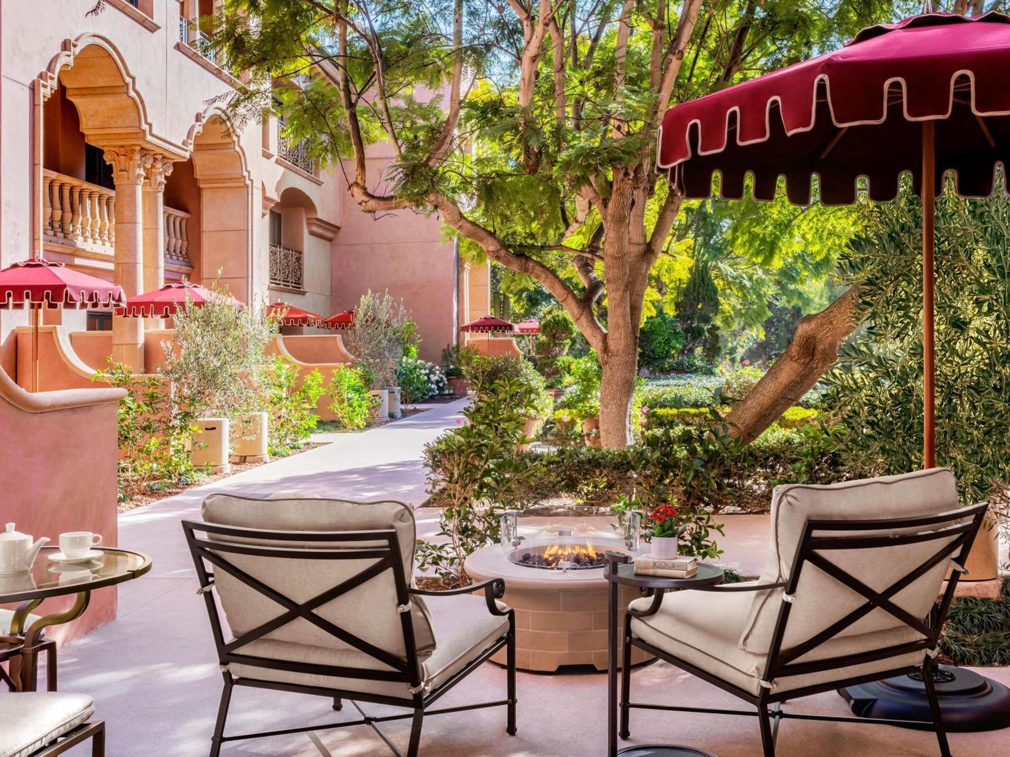 One-Bedroom Paseo Queen Suite with Two Queen Beds and Fireside