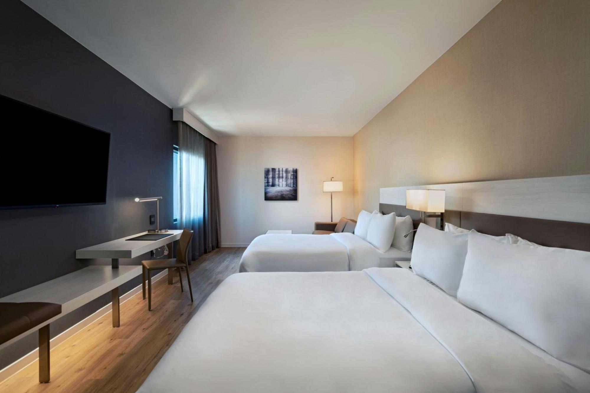 Deluxe Queen Room,1720160654:JPEG