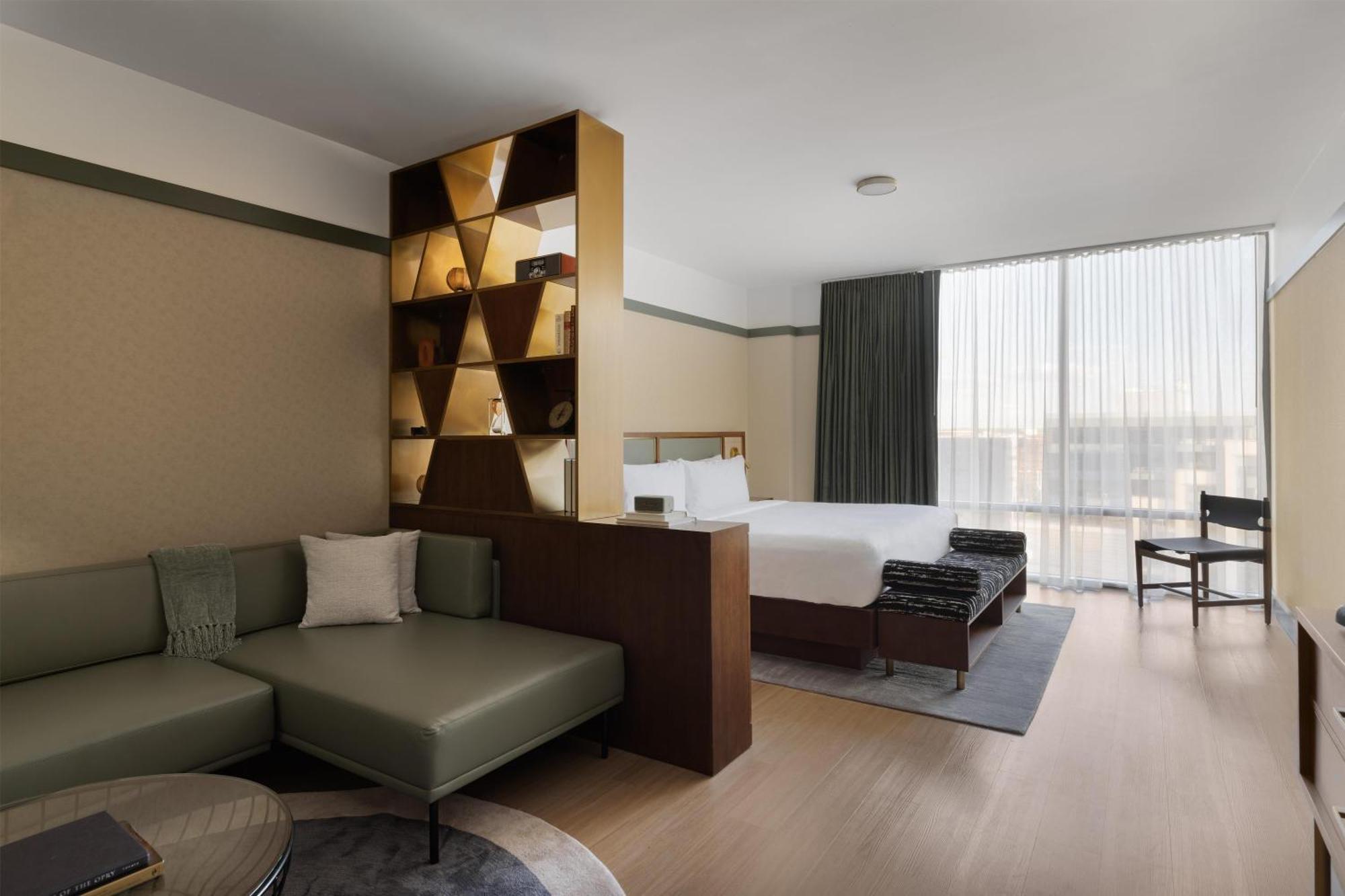 Suite King Bed Separate Sitting Area Sofa,1743910101:JPEG