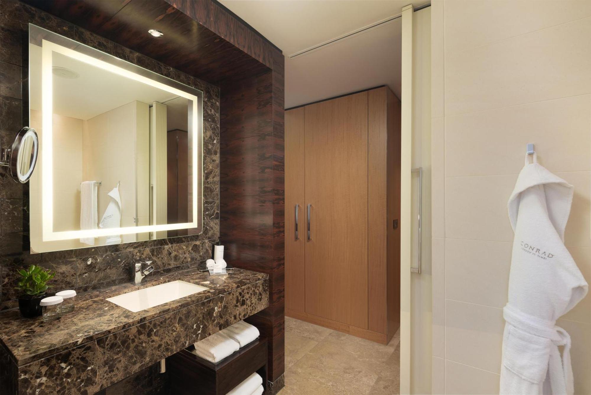 One-Bedroom Suite - Lounge Access