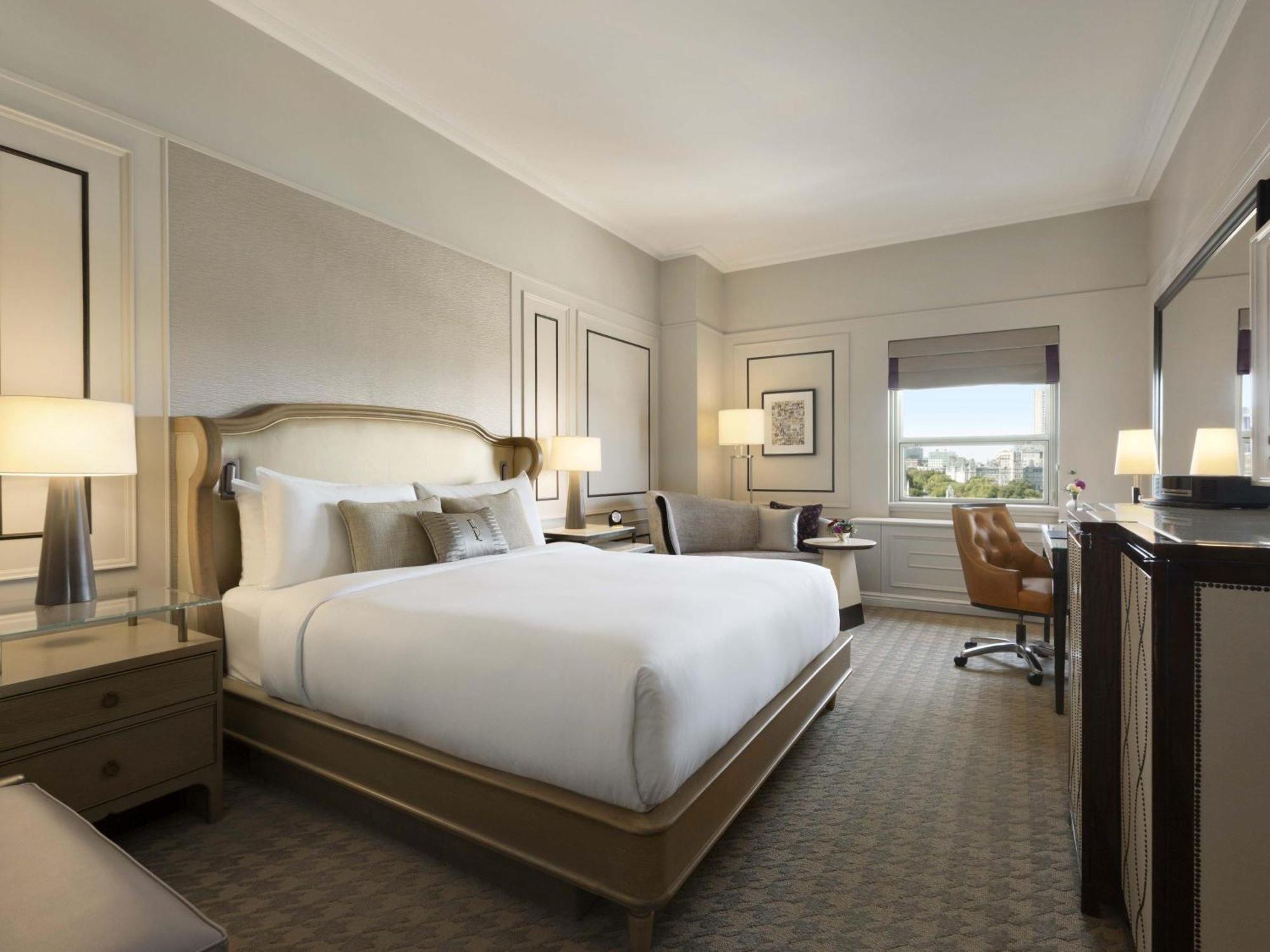 Fairmont Gold Double Room with Two Double Beds and City View